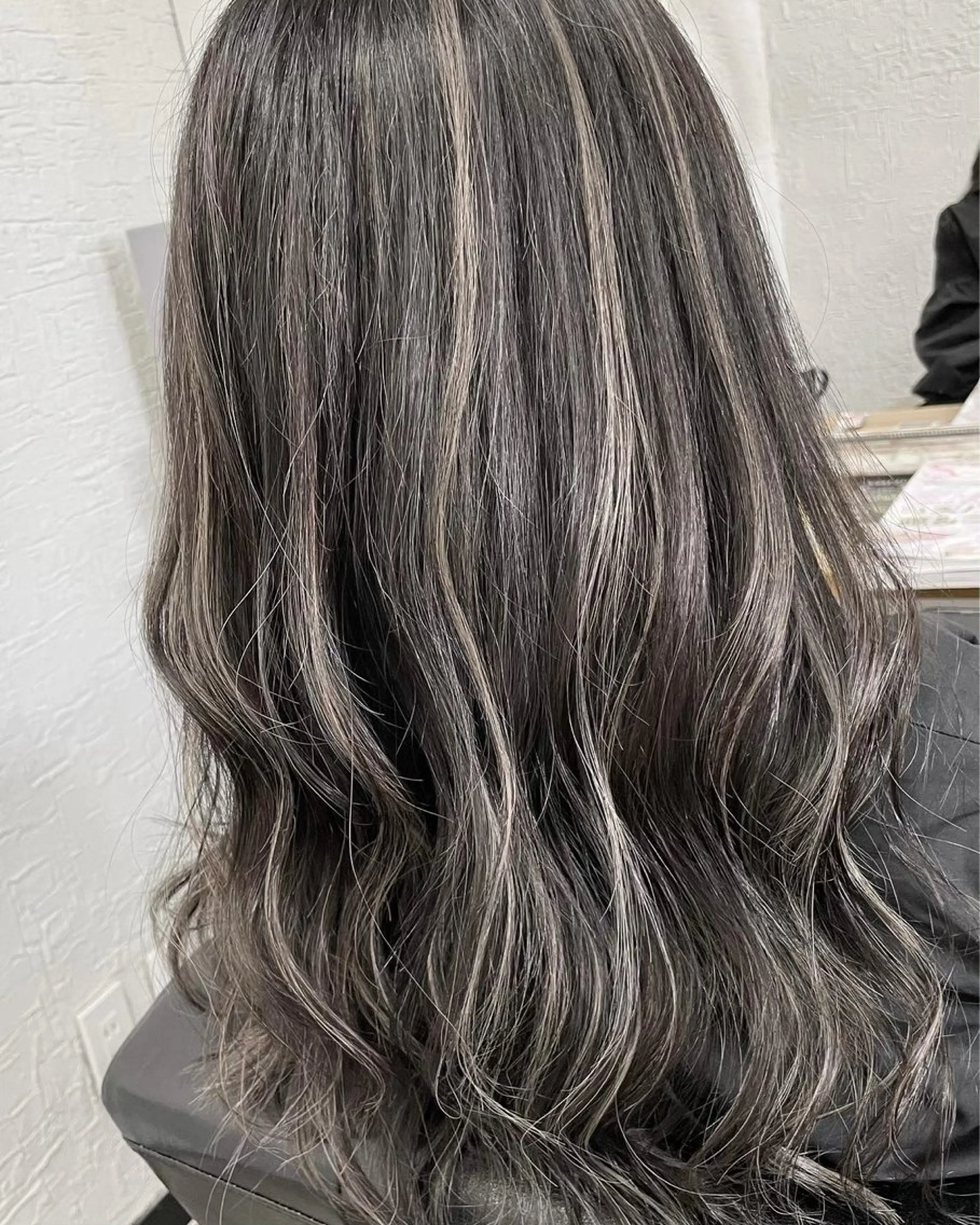 ロング カラー ASAYA THREE(A)のヘアスタイル