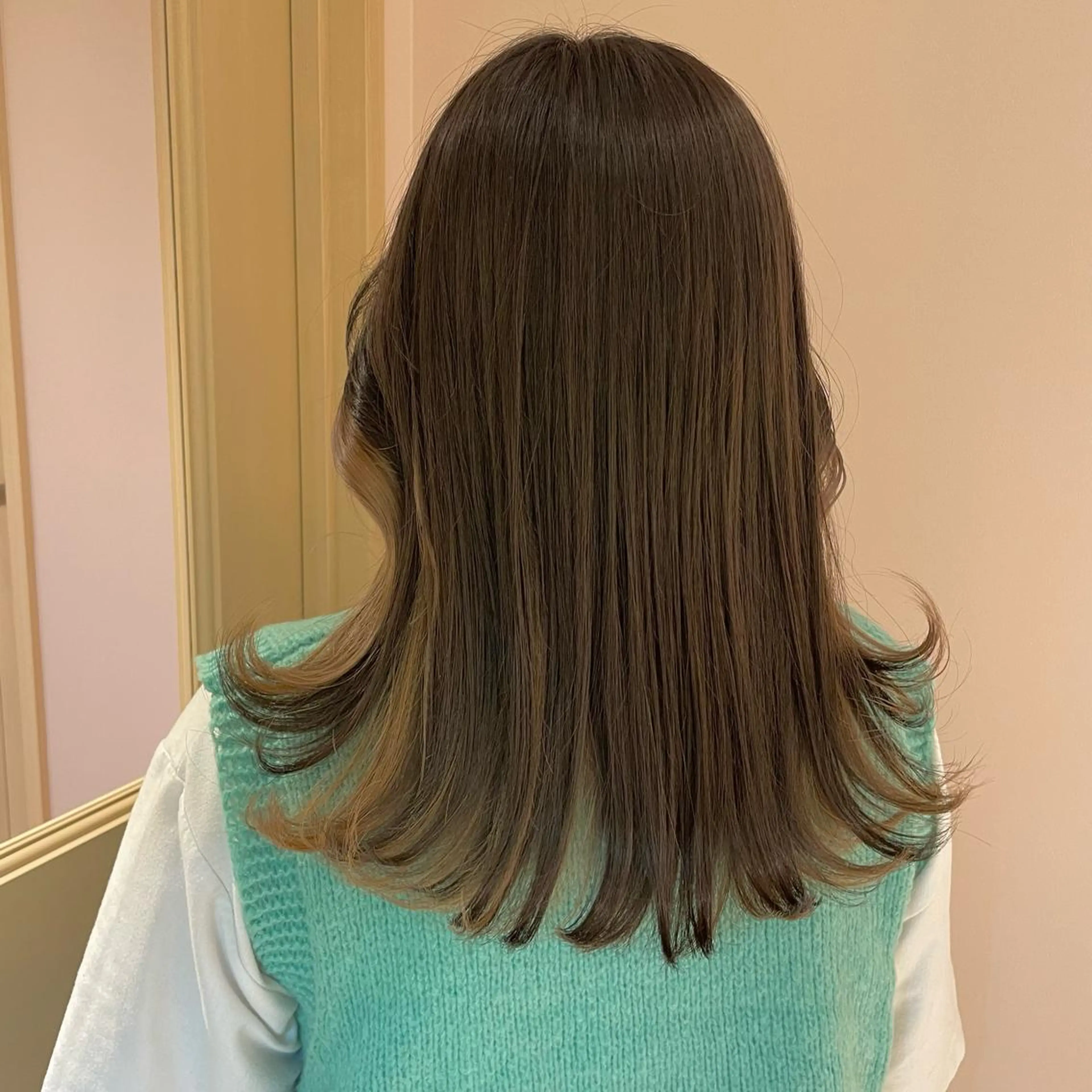 ミディアム アッシュ ヘアカラー トリートメント ヘッドスパ マホ/日吉/髪質改善 /レイヤー/ガーリーのヘアスタイル