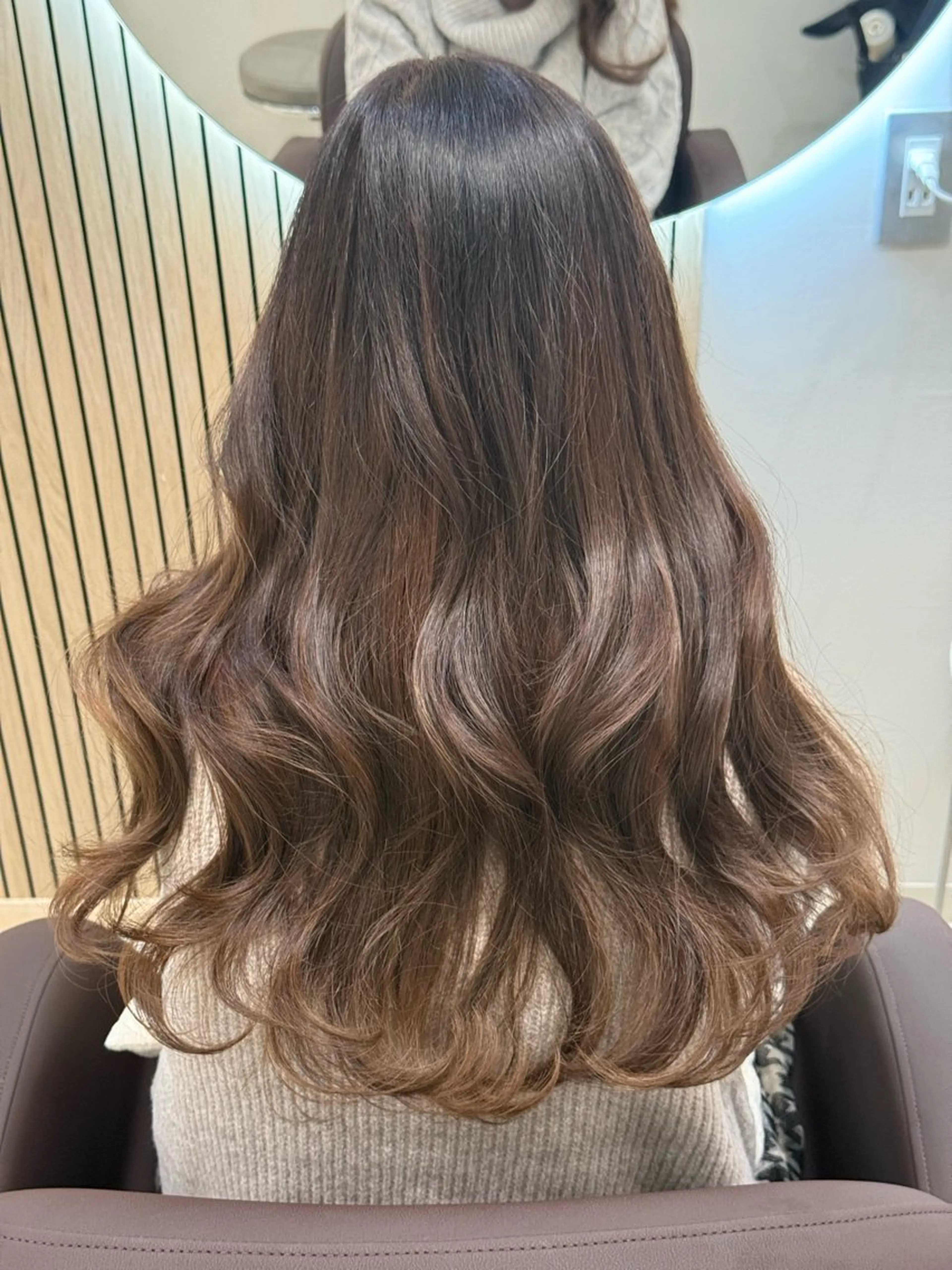 ロング WATARU/ 韓国風巻き髪のヘアスタイル