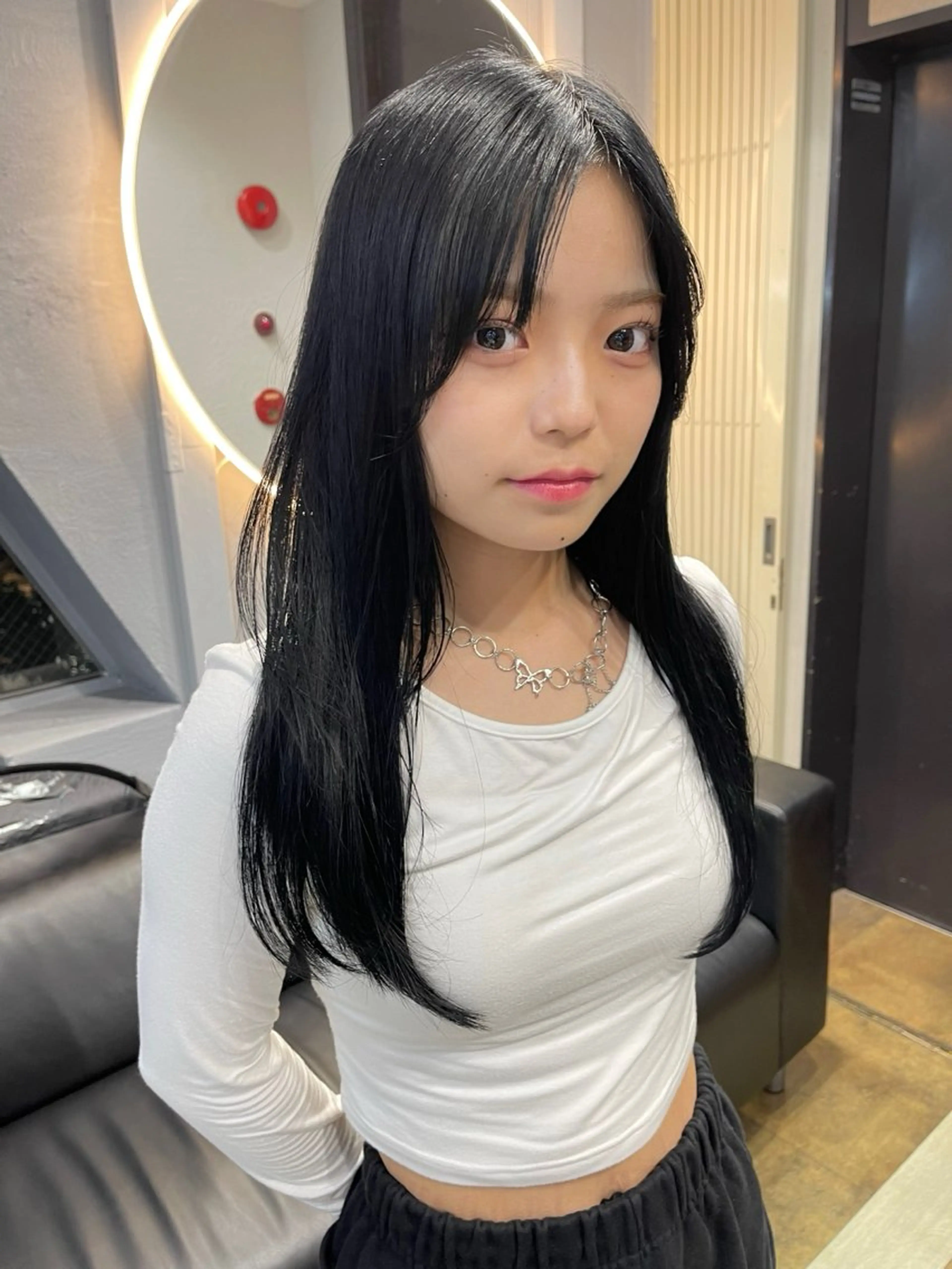 ロング カラー ブリーチ ケアブリーチ デザインカラー ダブルカラー イヤリングカラー TATSUブリーチ/ ミルクティーベージュのヘアスタイル