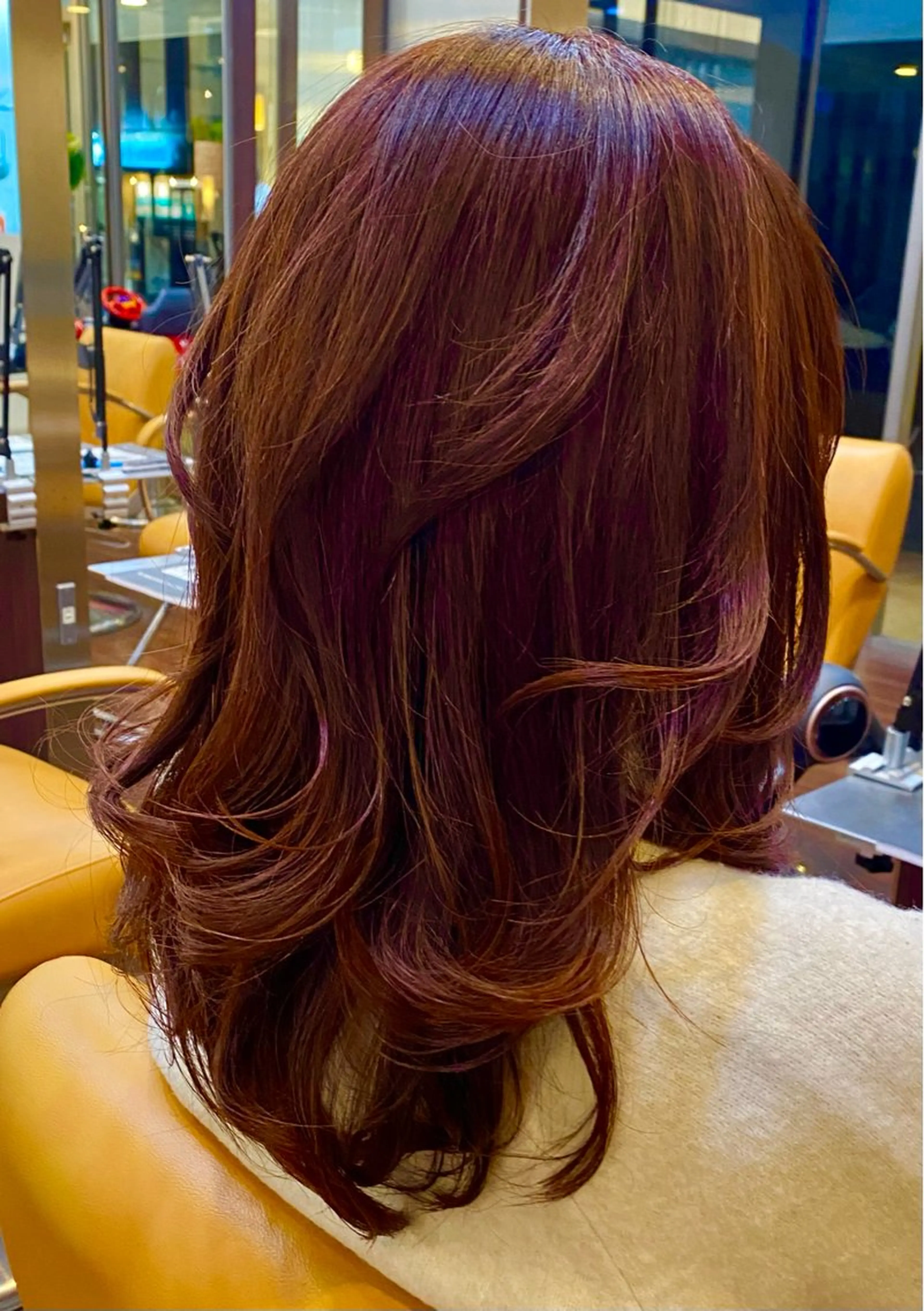 セミロング 鈴木 千恵子のヘアスタイル