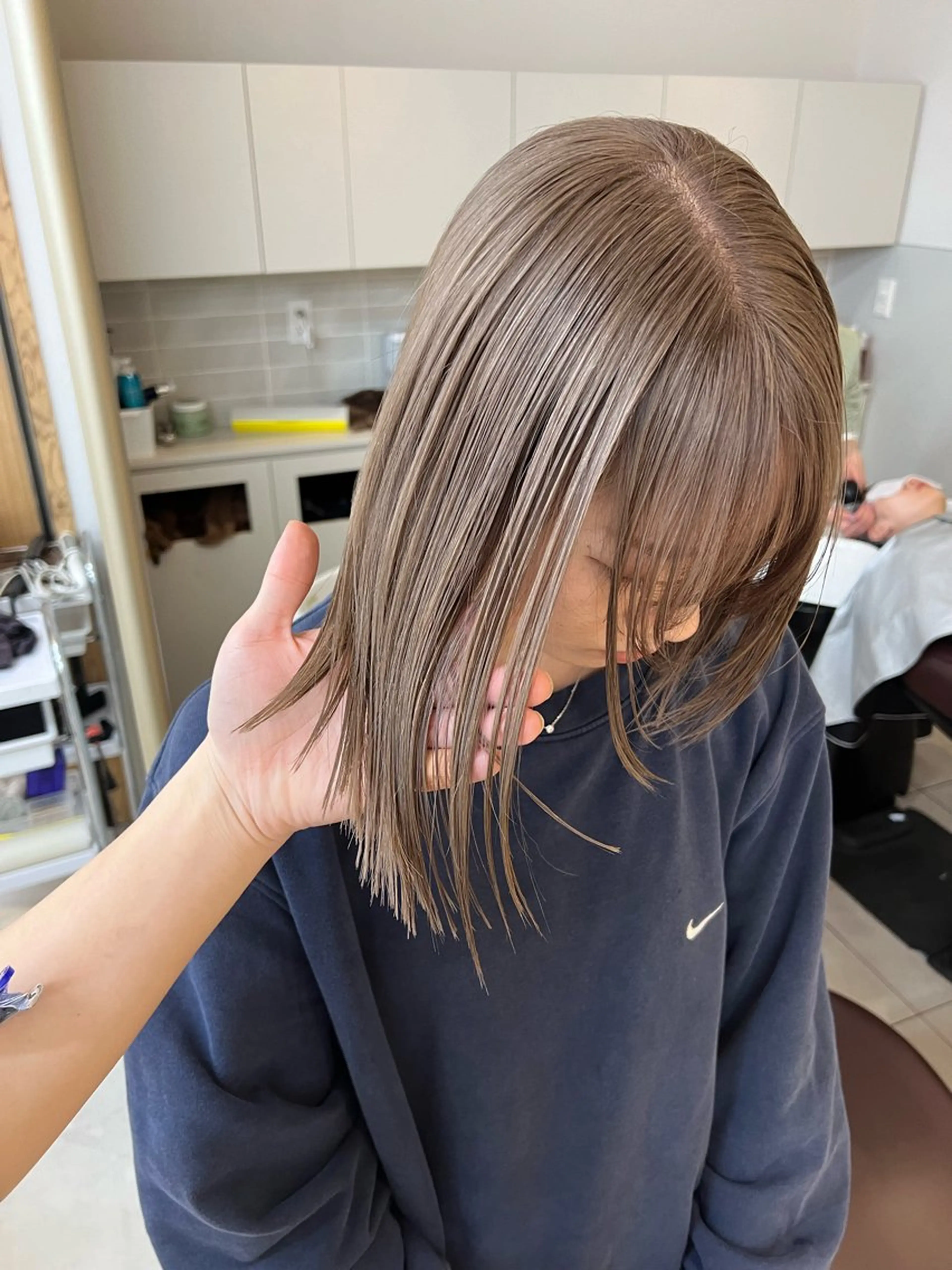 ショート カラー アッシュ アッシュブラウン ブリーチ ブラウンカラー ケアブリーチ ヘアカラー トリートメント ヘアセット ニュアンスレイヤー ハイトーンカラーのヘアスタイル