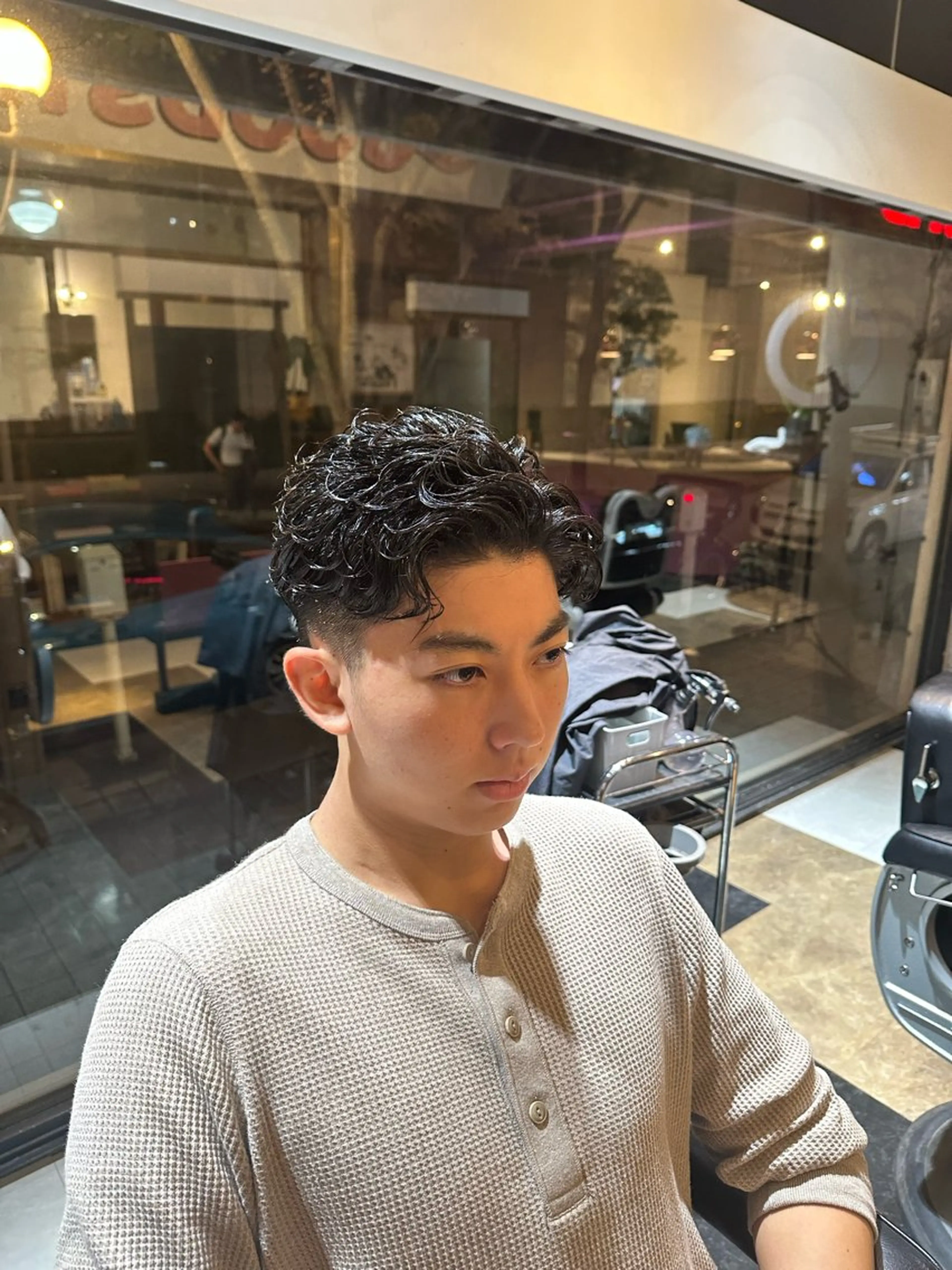 ミディアム パーマ メンズ ミディアムパーマ メンズパーマ カット ヘアカラー パーマ モチヅキ タツキのヘアスタイル