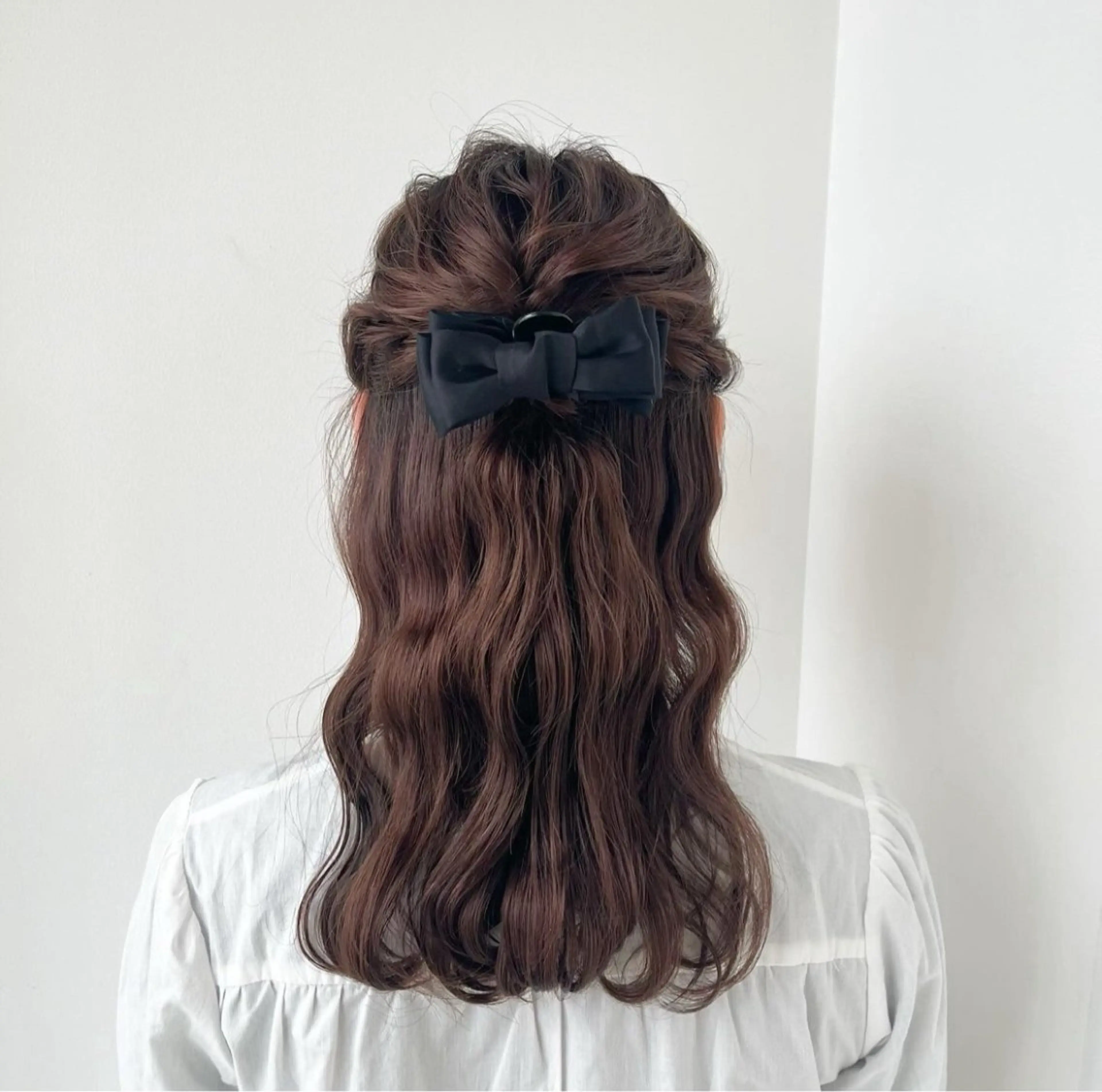 セミロング ヘアアレンジ ハーフアップ 結婚式・ブライダル ヘアセット カラーモデル様募集 🤍🫧HARUNAのヘアスタイル