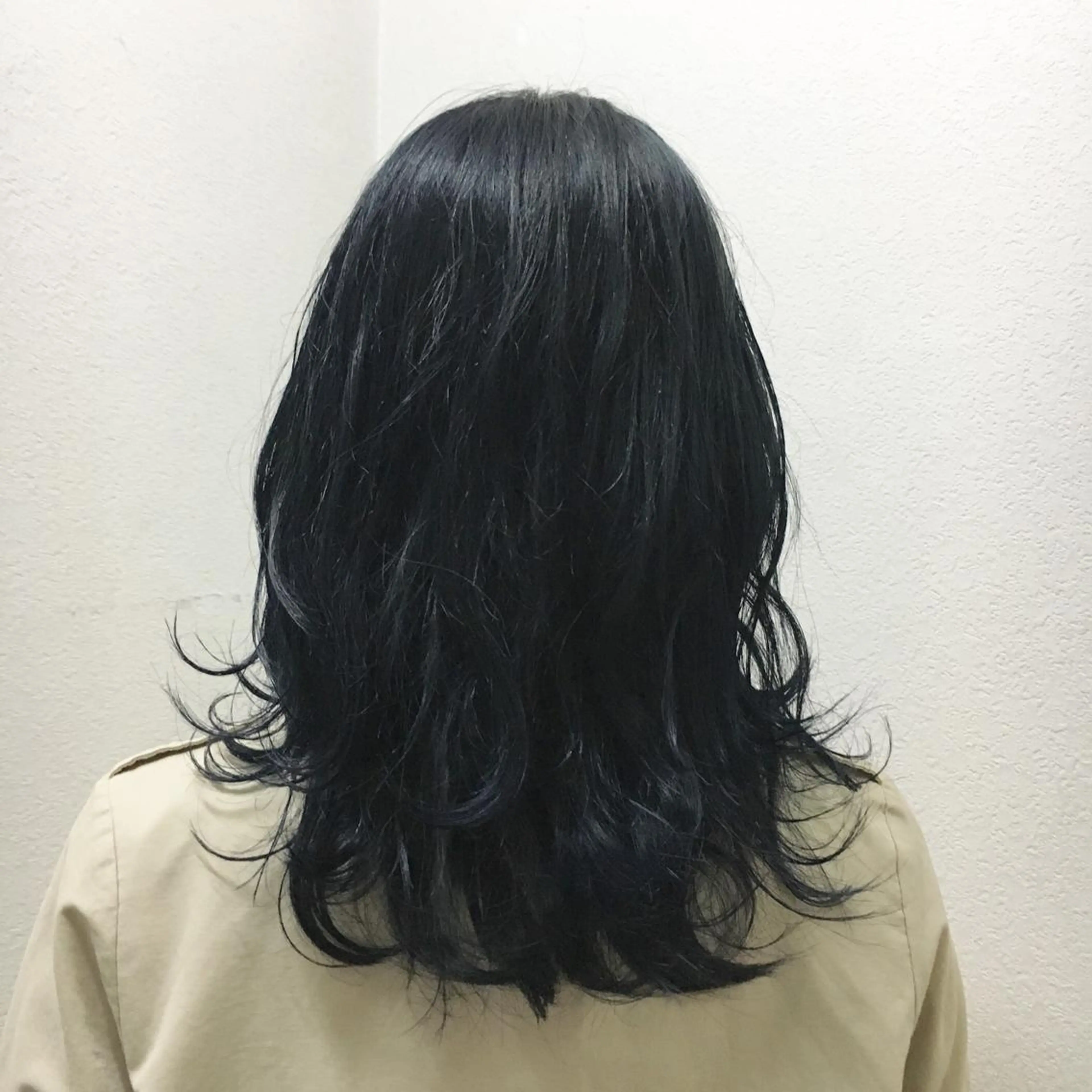 ミディアム カラー アッシュ 黒髪 ブリーチ 透明感カラー ダークグレー JIL BLAN 京都のヘアスタイル