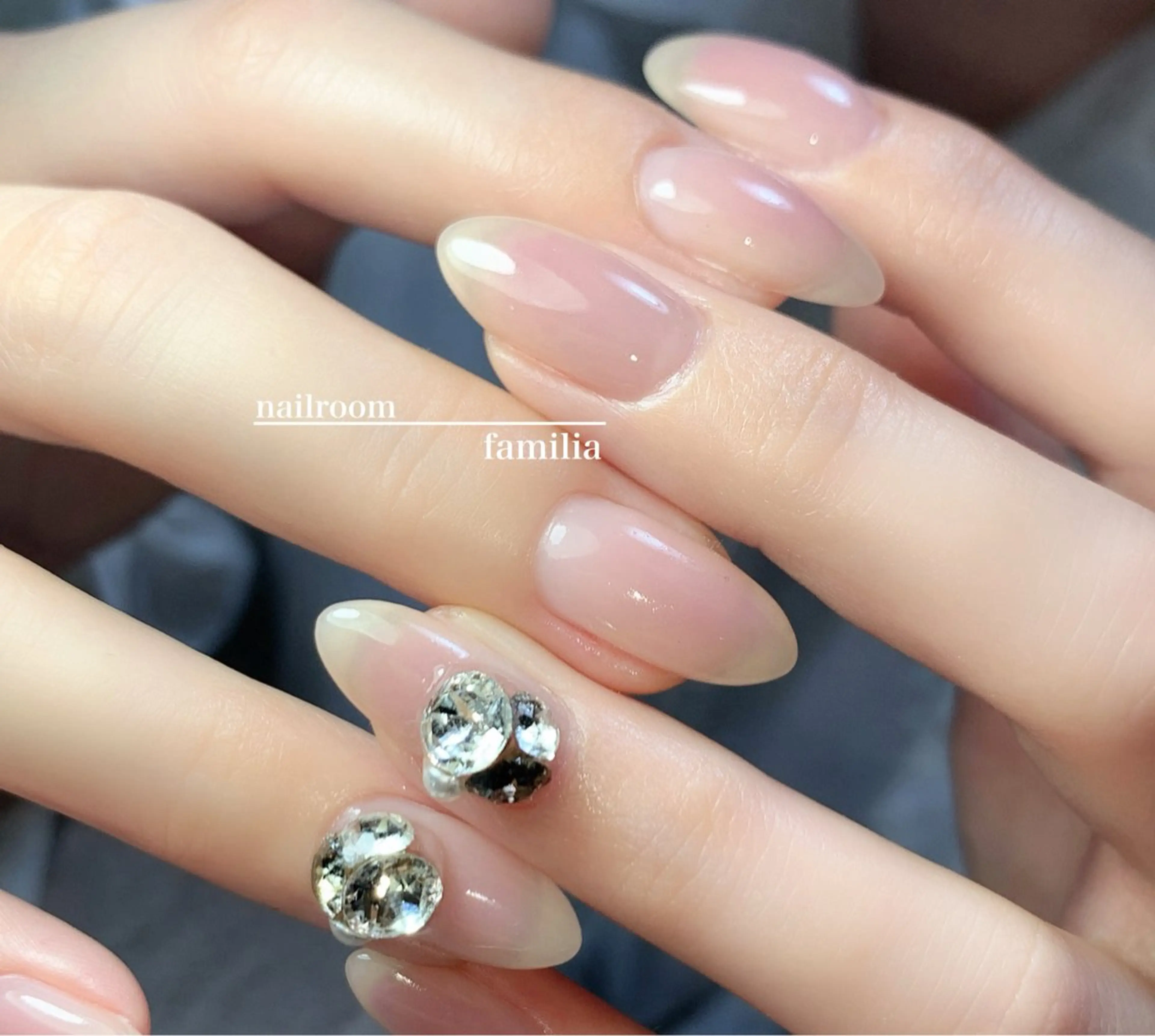 ネイル チークネイル ハンドネイル -nailroom- familiaのネイルデザイン