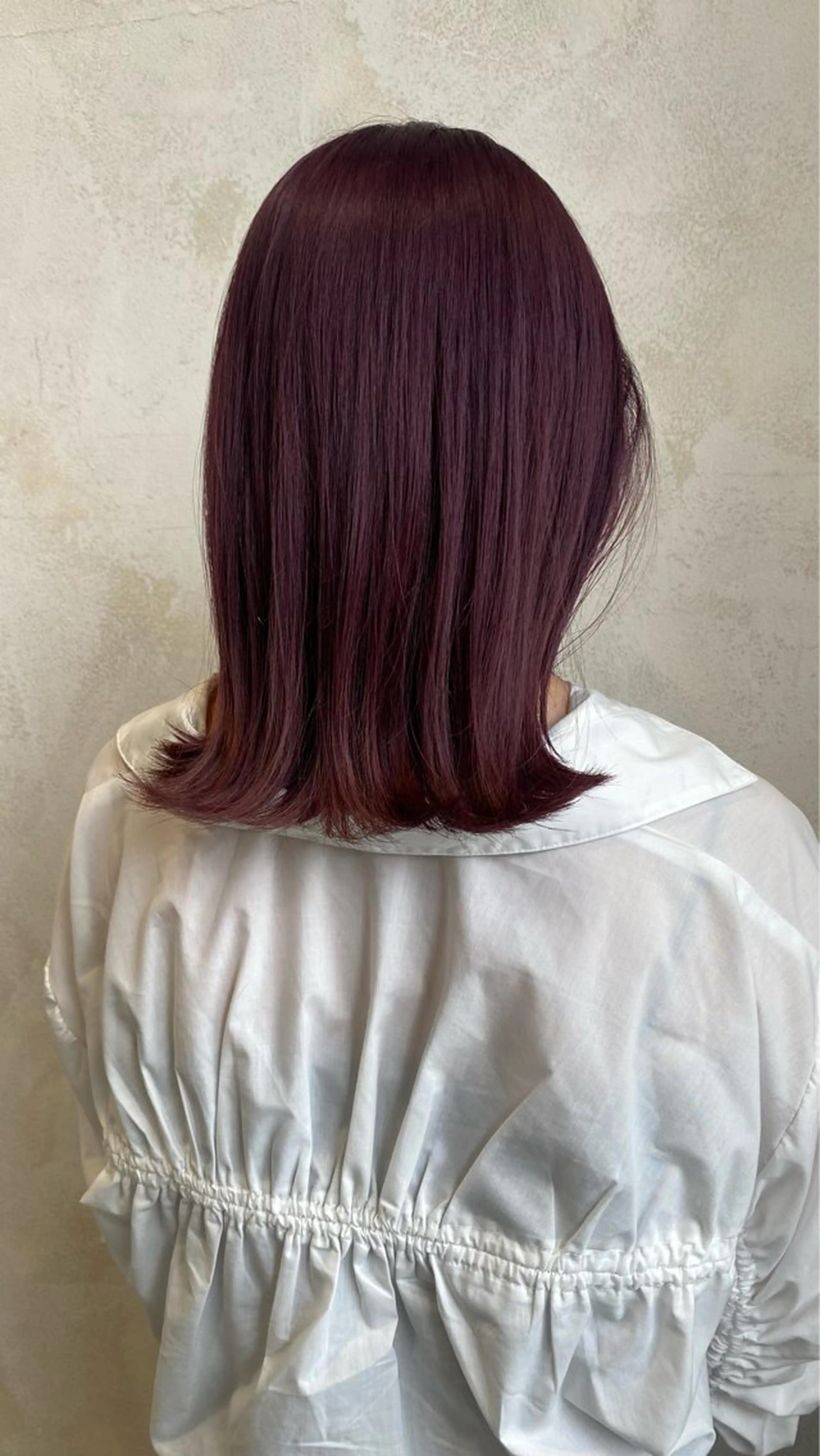 セミロング カラー 磯谷 朋のヘアスタイル