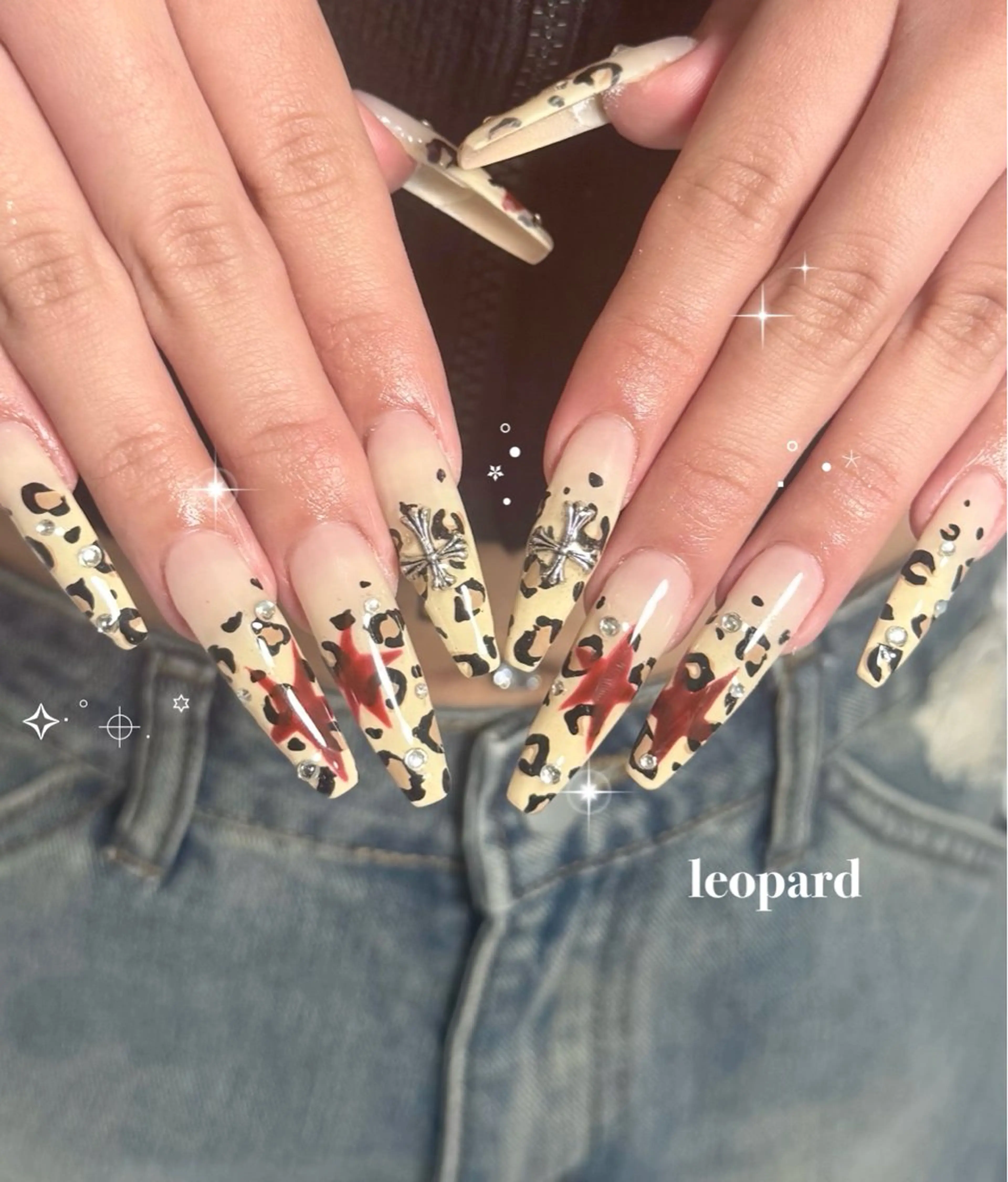 ネイル アニマル柄 ロングネイル ハンドネイル nail salon CAREY 🎀のネイルデザイン