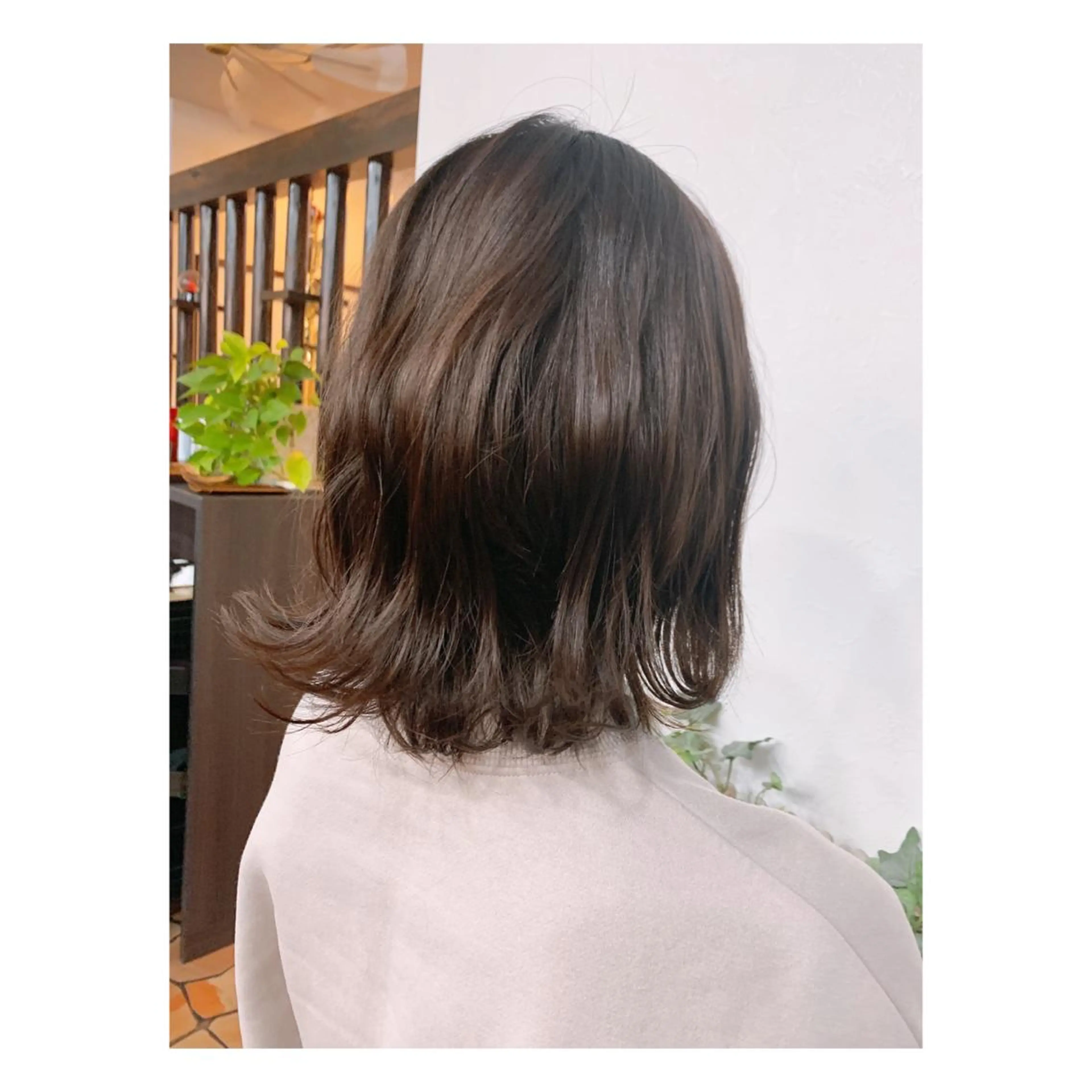 ミディアム 外ハネヘア 安藤 まどかのヘアスタイル