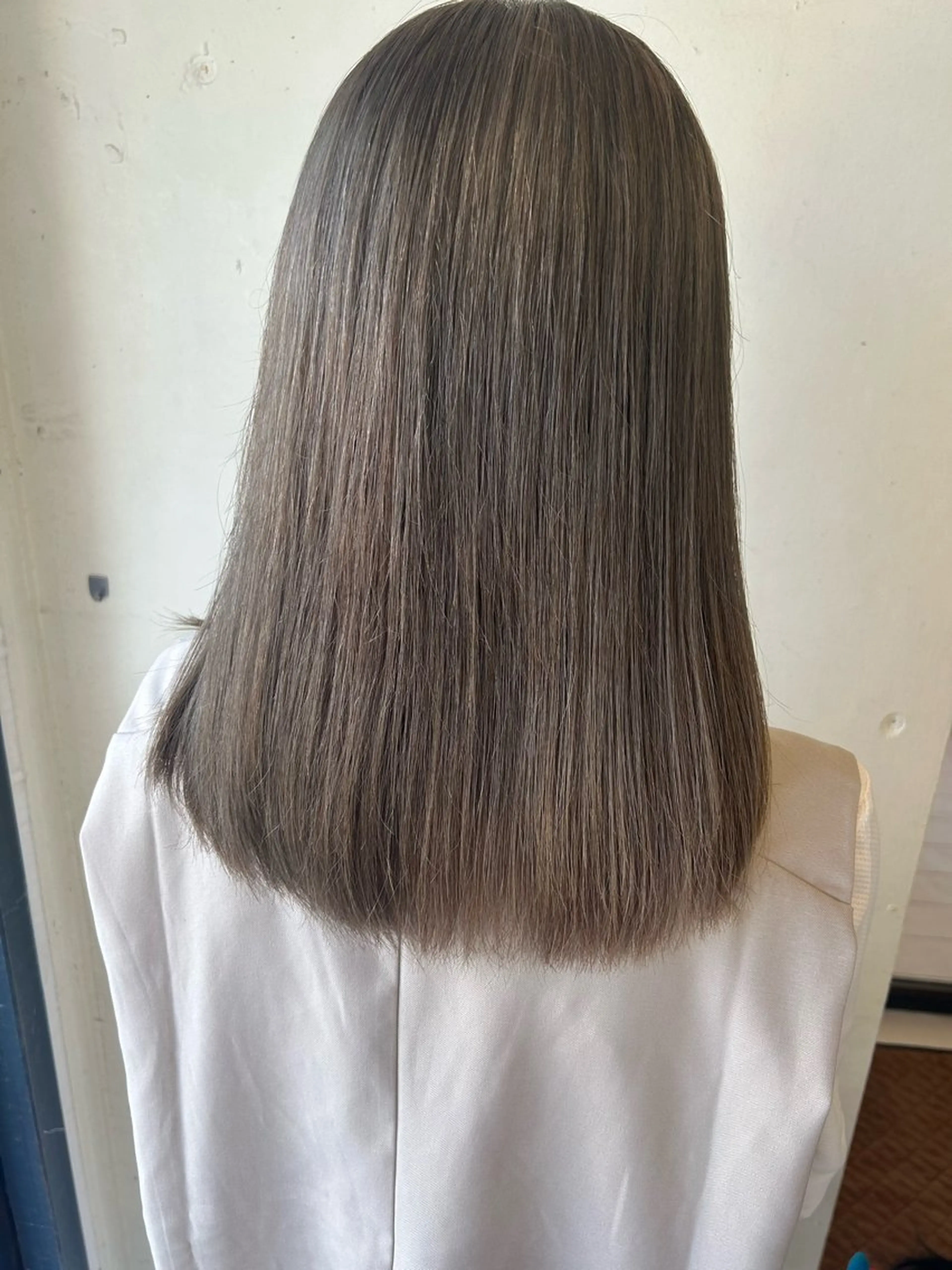 セミロング ヘアカラー 高津 千慧のヘアスタイル