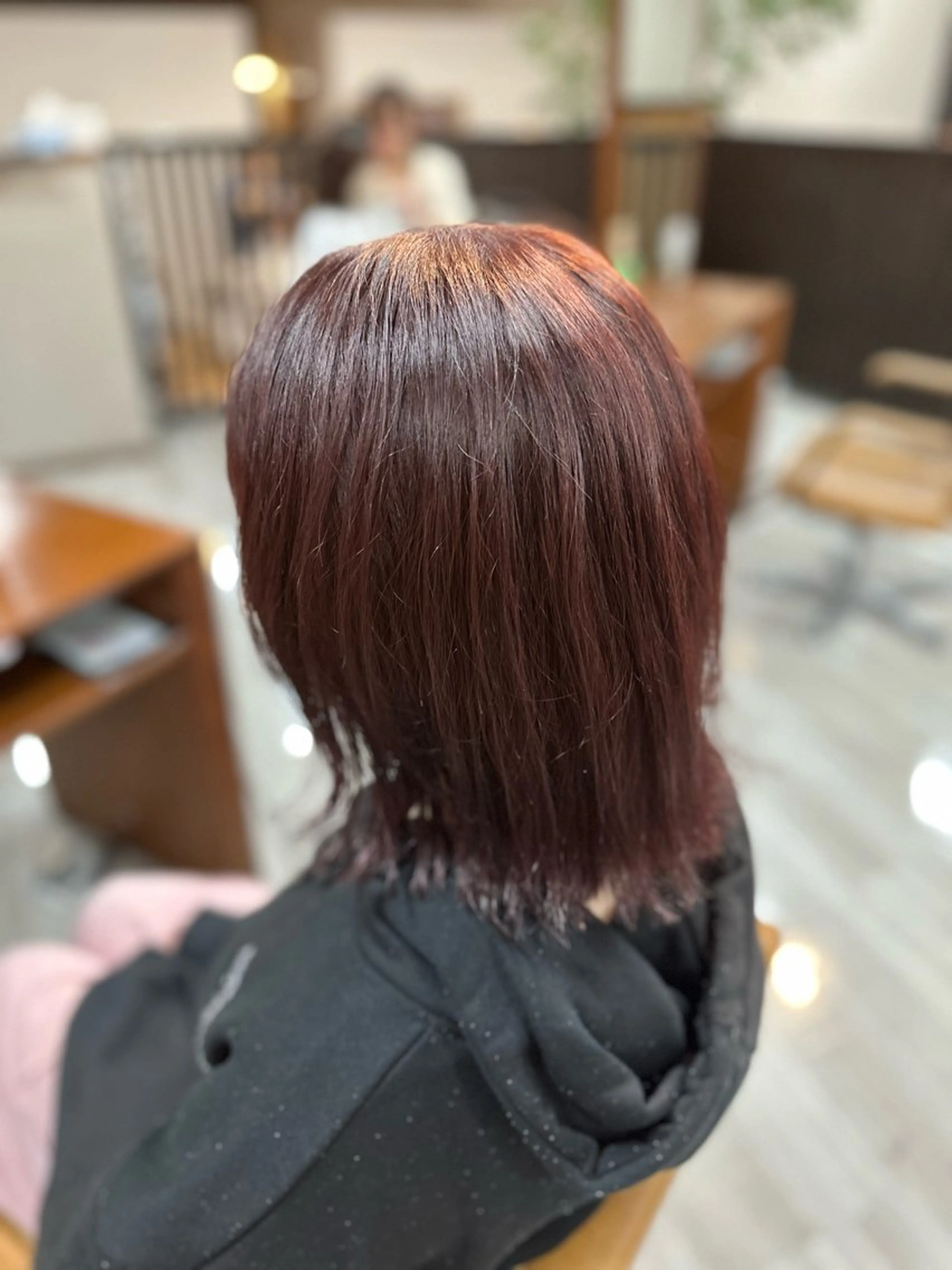 ミディアム カラー ブラウンカラー ピンクカラー ピンクブラウン レイヤーカット 外ハネヘア ヘアカラー arika　オケシ リョウダイのヘアスタイル