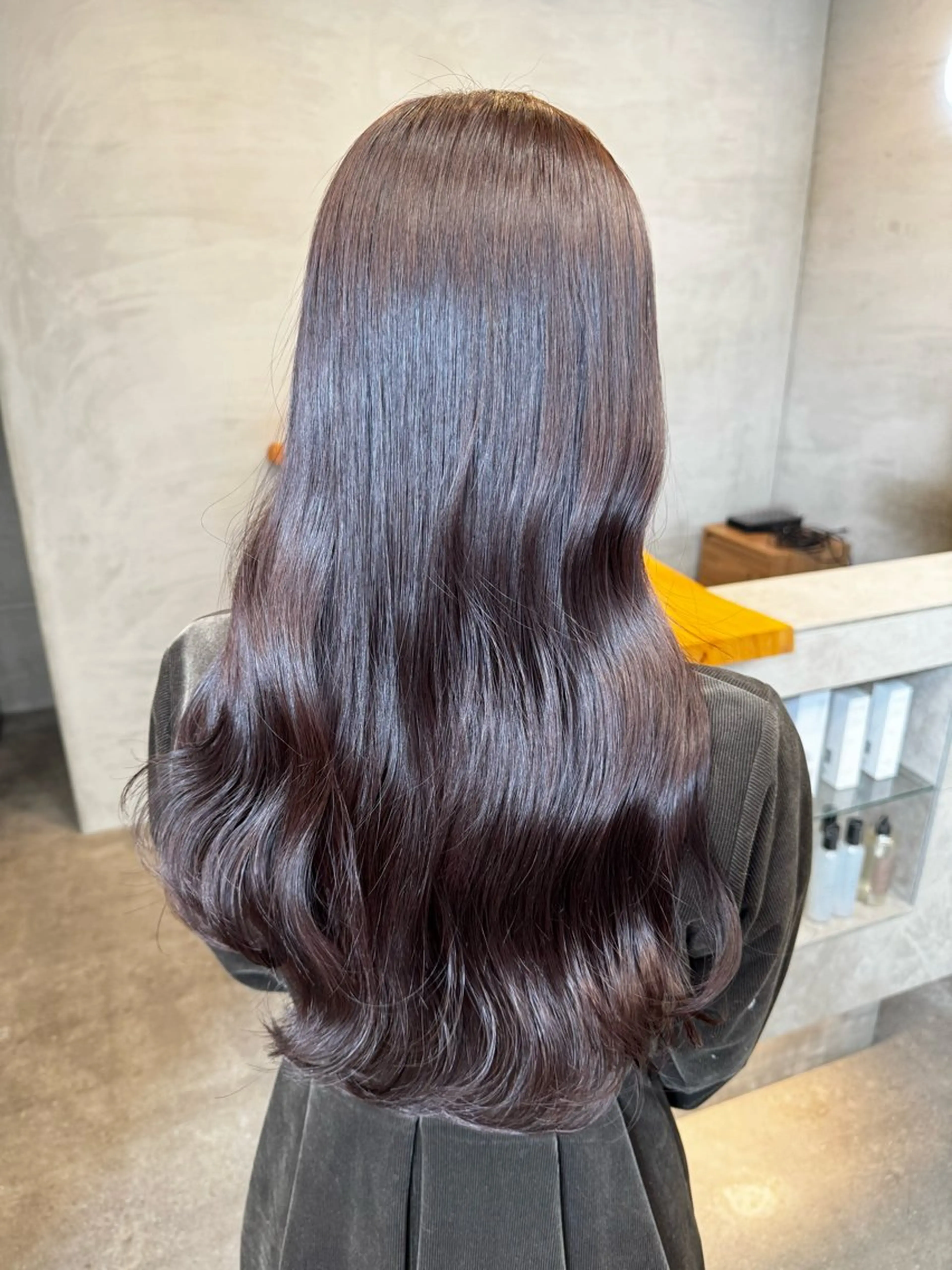 ロング アッシュ チョコレートブラウン カット ヘアカラー トリートメント Zina  池袋所属・渡邉 龍弥のヘアスタイル