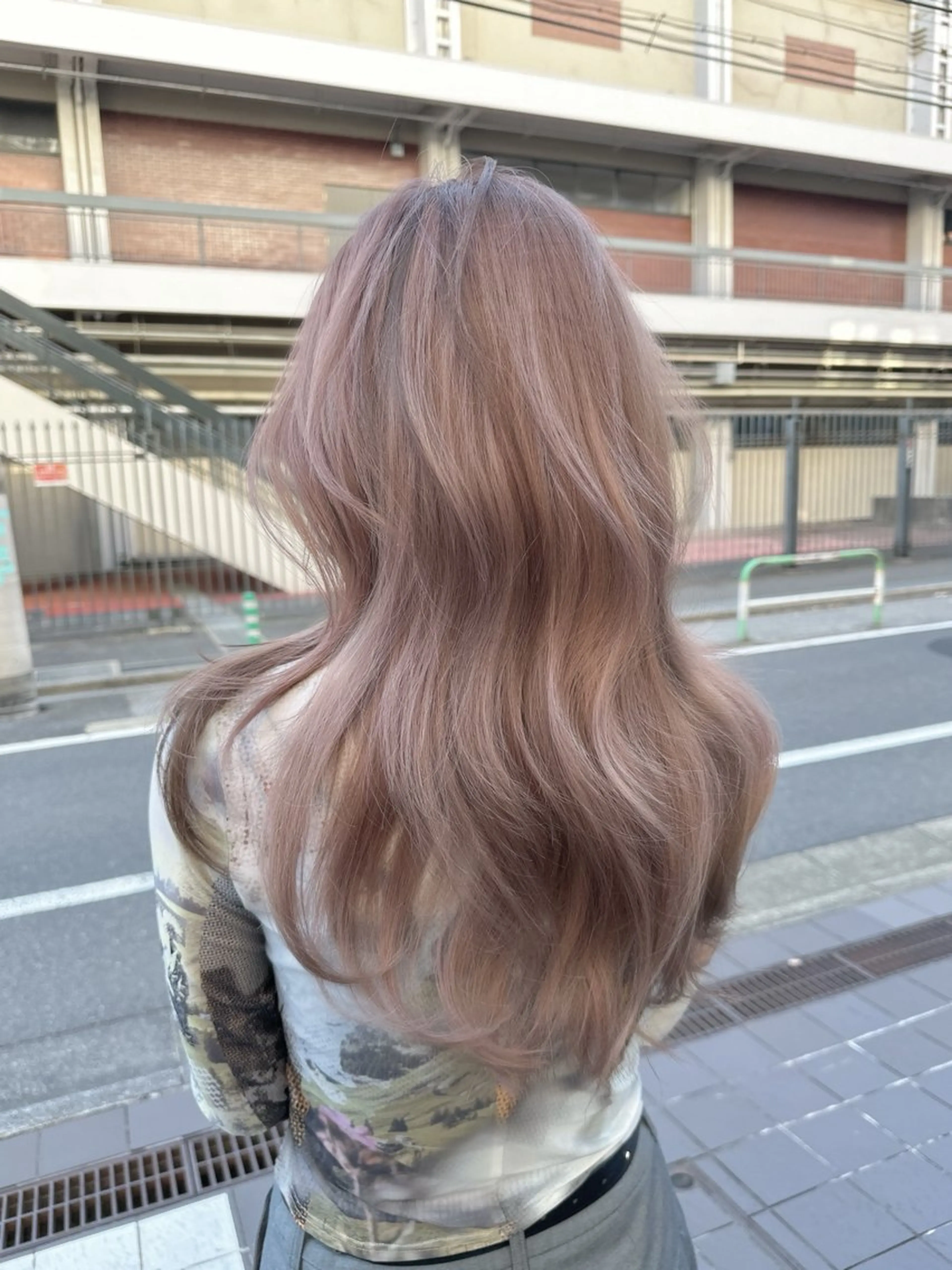 ロング カラー ヘアカラー レイヤーカット グレージュ佐々木泰良のヘアスタイル