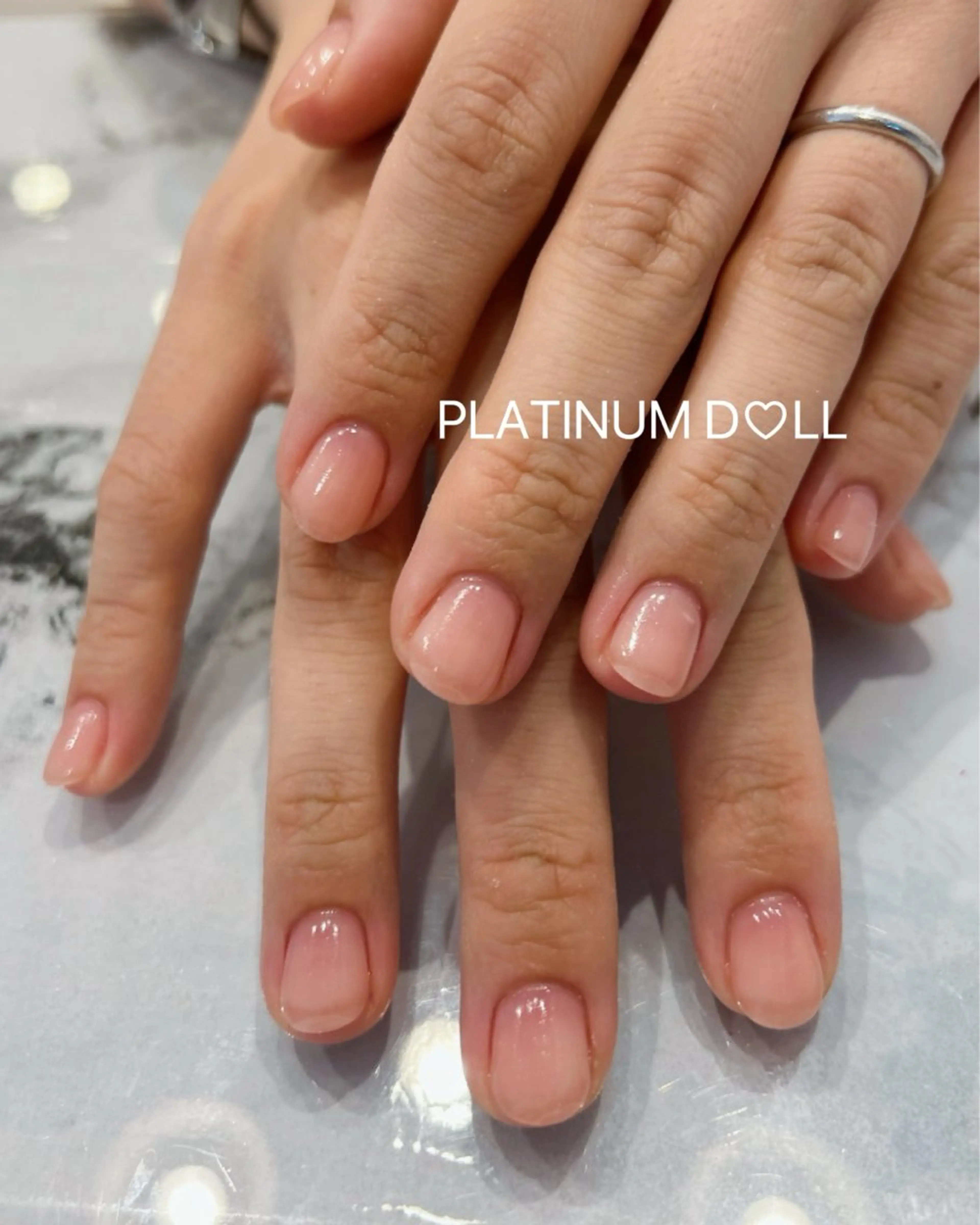 ネイル グラデーション オフィスネイル ワンカラーネイル シンプルネイル ハンドネイル 🎀PLATINUM DOLL はな🎀のネイルデザイン