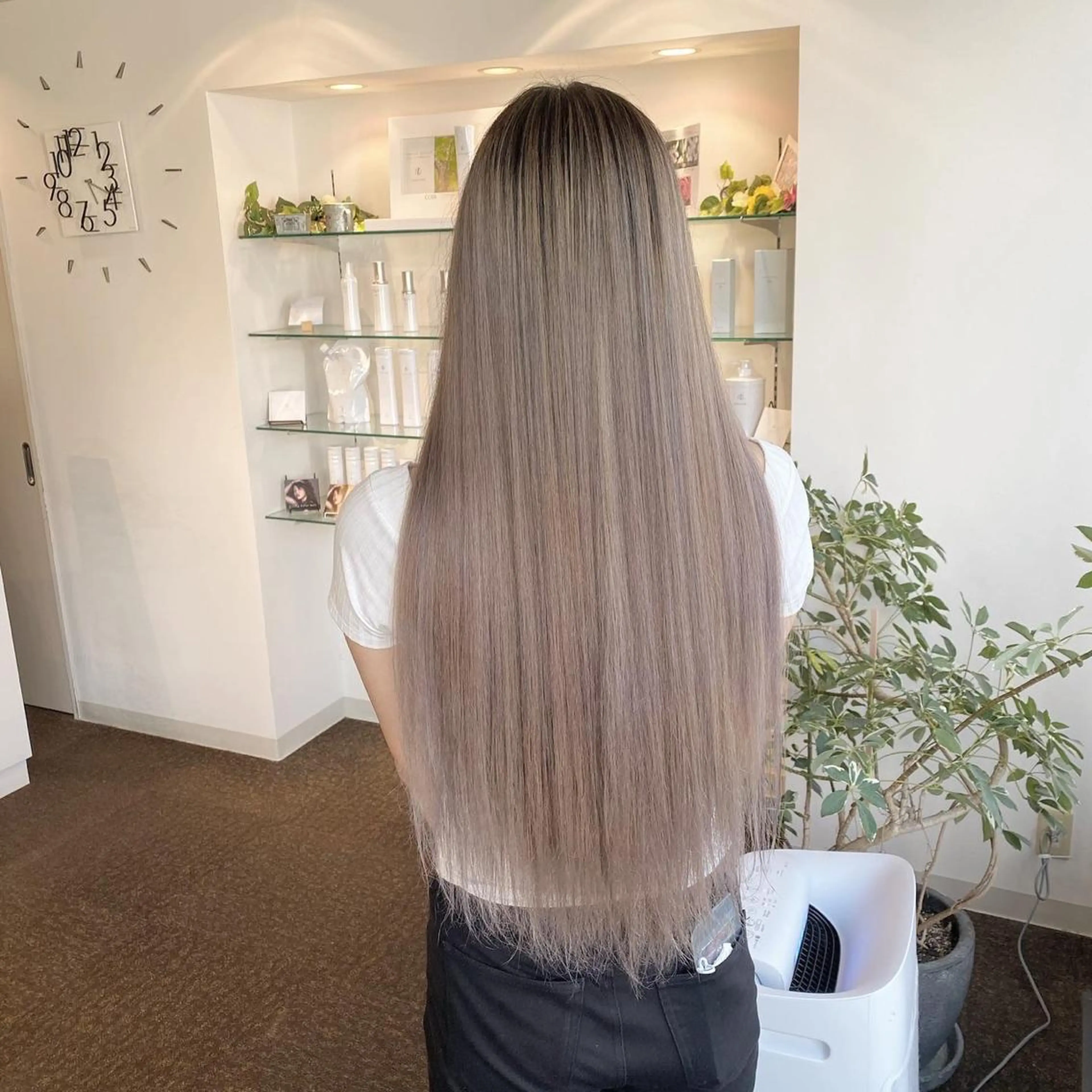 ロング カット ヘアカラー トリートメント W_SALON ［触れたくなる艶髪］のヘアスタイル