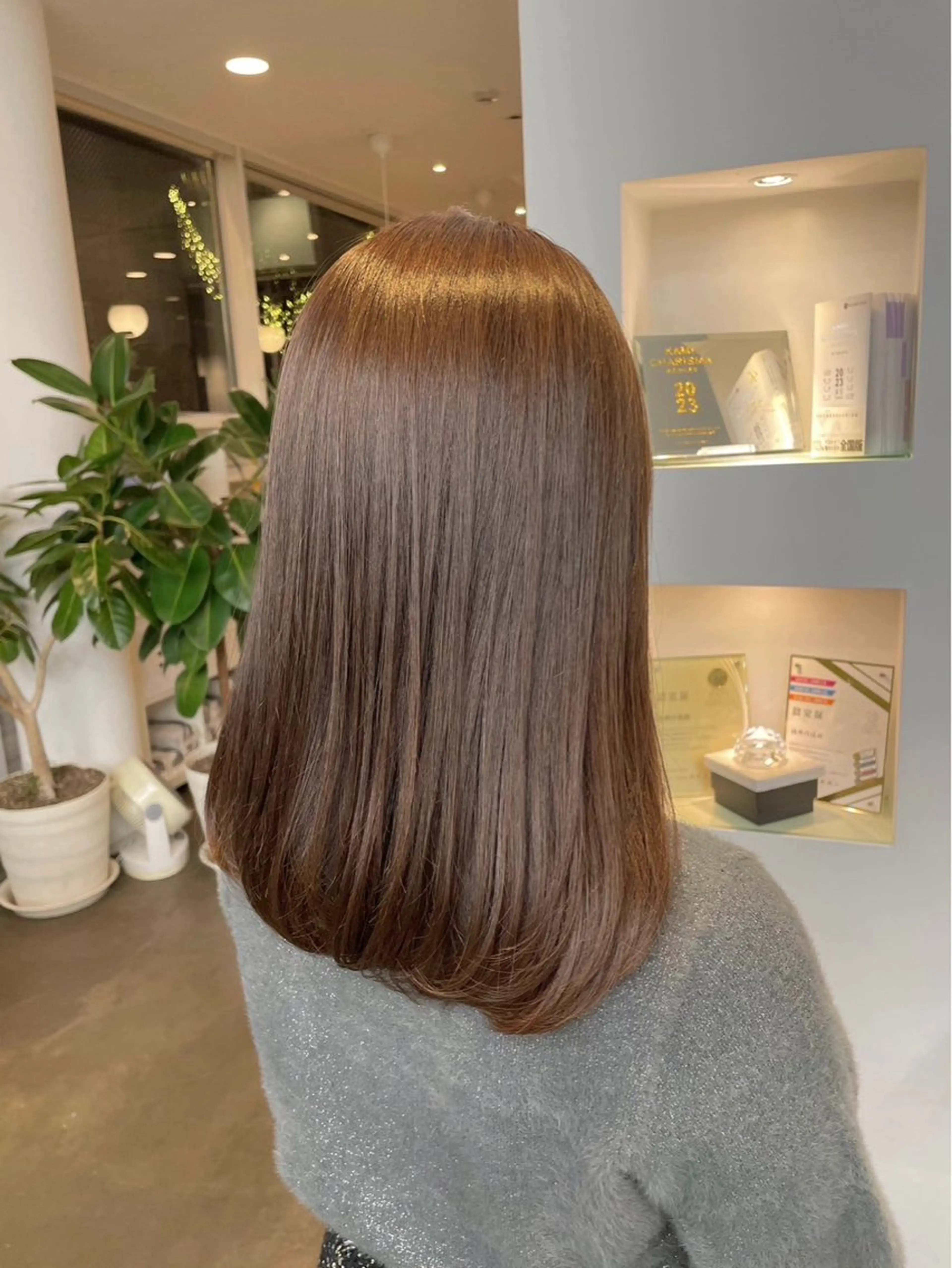 セミロング カラー 近藤 理子のヘアスタイル