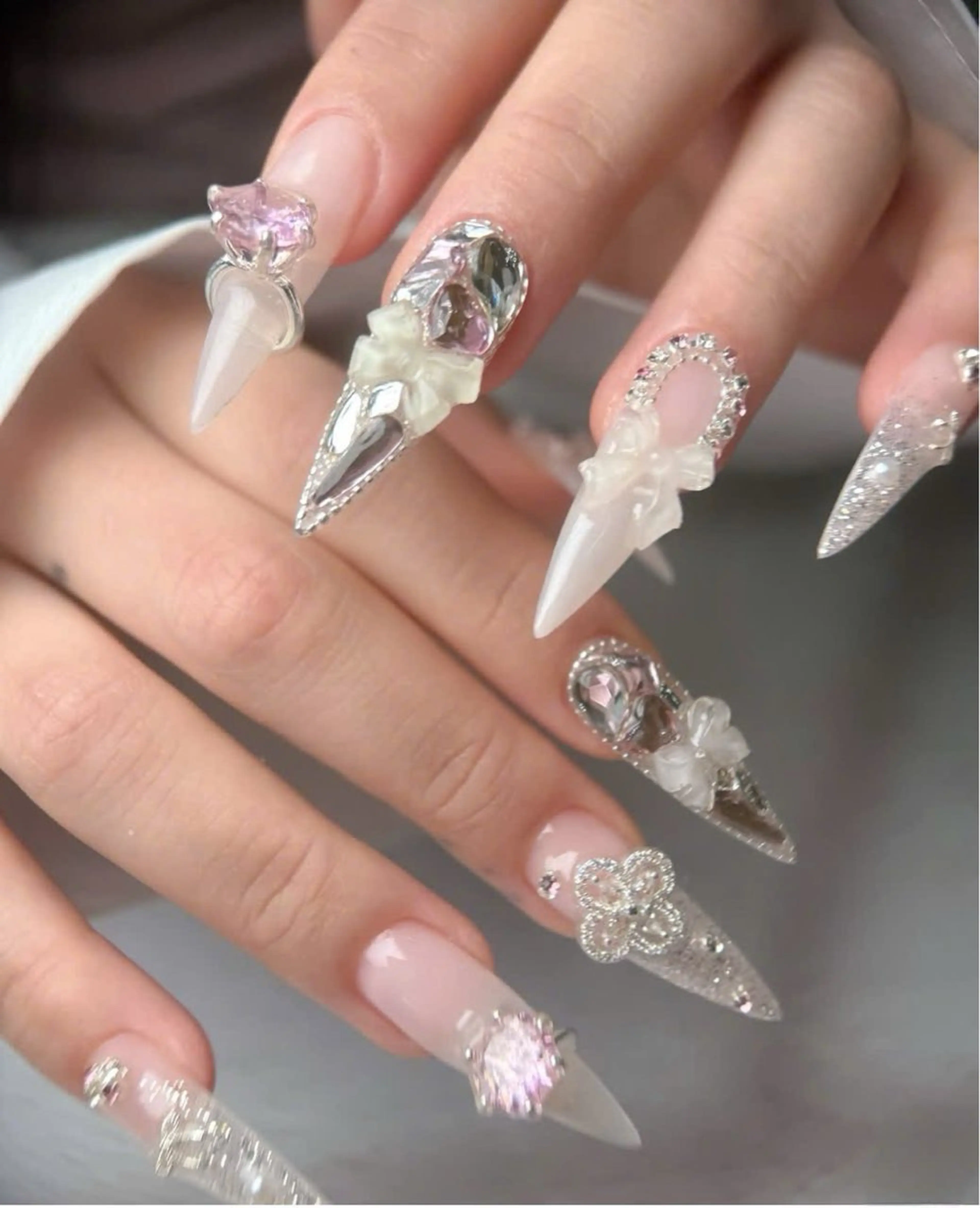 ネイル フレンチネイル キラキラネイル マグネットネイル ミラーネイル ニュアンスネイル ハンドネイル Lyn Nailのネイルデザイン