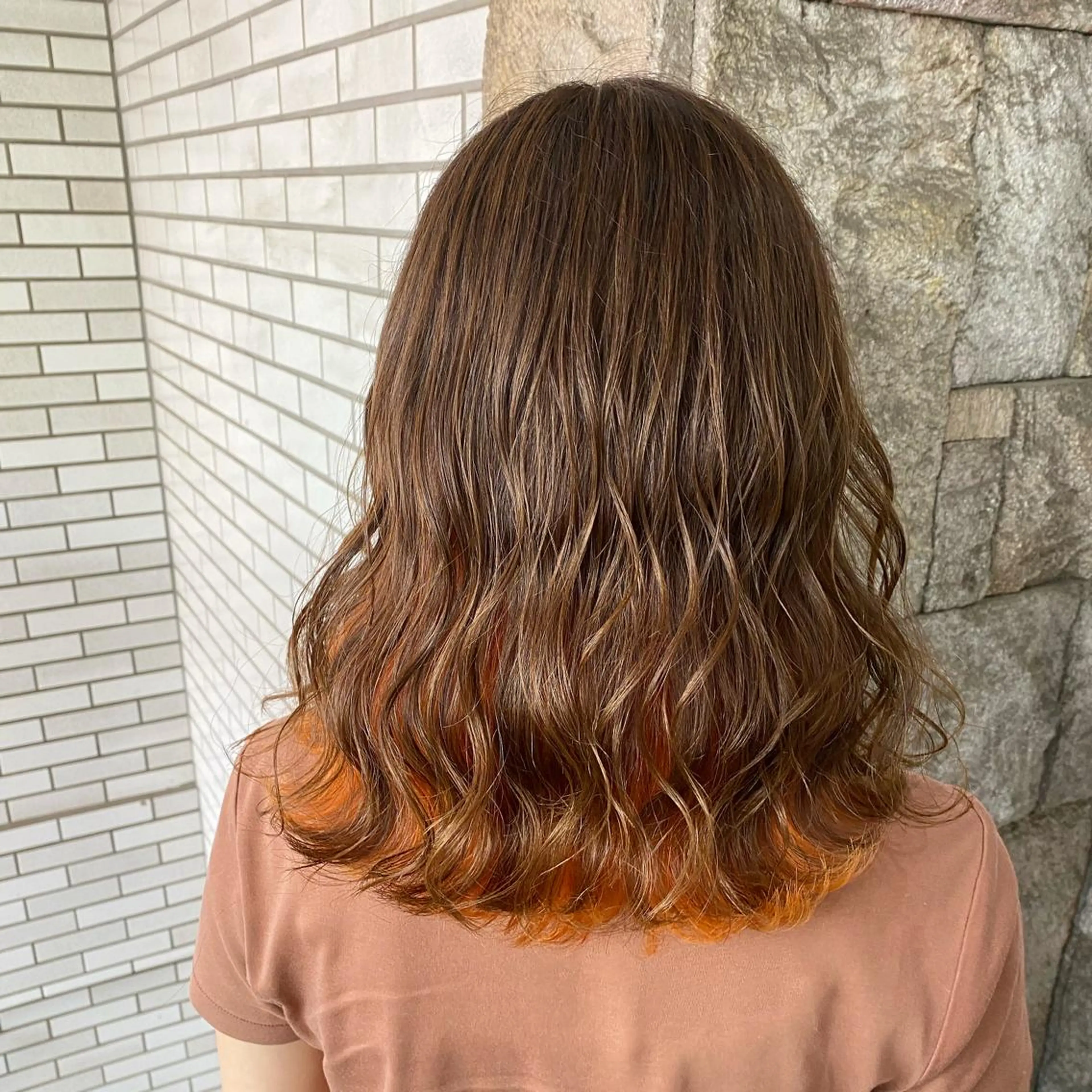 セミロング カラー ブリーチ オレンジ ヘアカラー トリートメント 【PRIMAL】萩原 凌のヘアスタイル