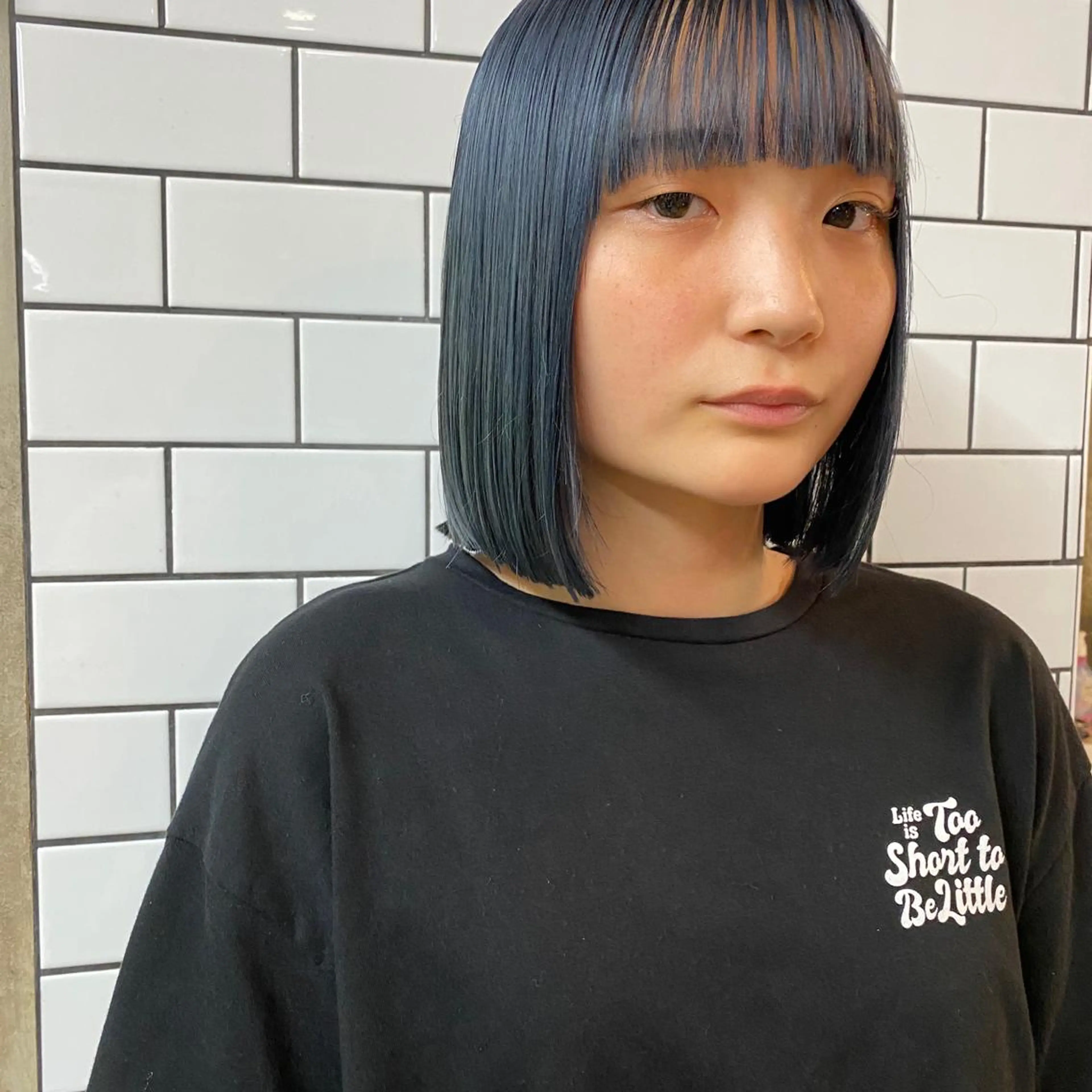 ショート カラー ワンレンボブ ブリーチ ブルーカラー ハイトーンカラー ネイビーカラー 顔周りカット× 髪質改善【リョウ】のヘアスタイル