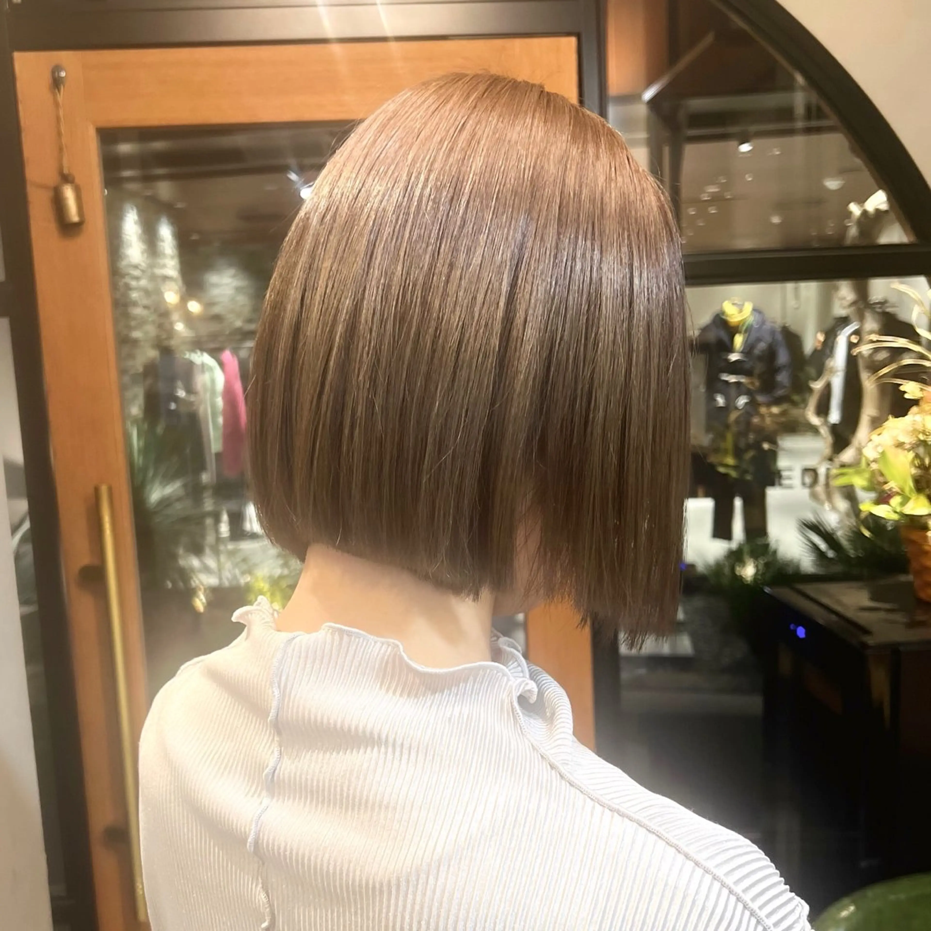 ショート カラー 切りっぱなしボブ ボブ カット ヘアカラー ioe 元町のヘアスタイル
