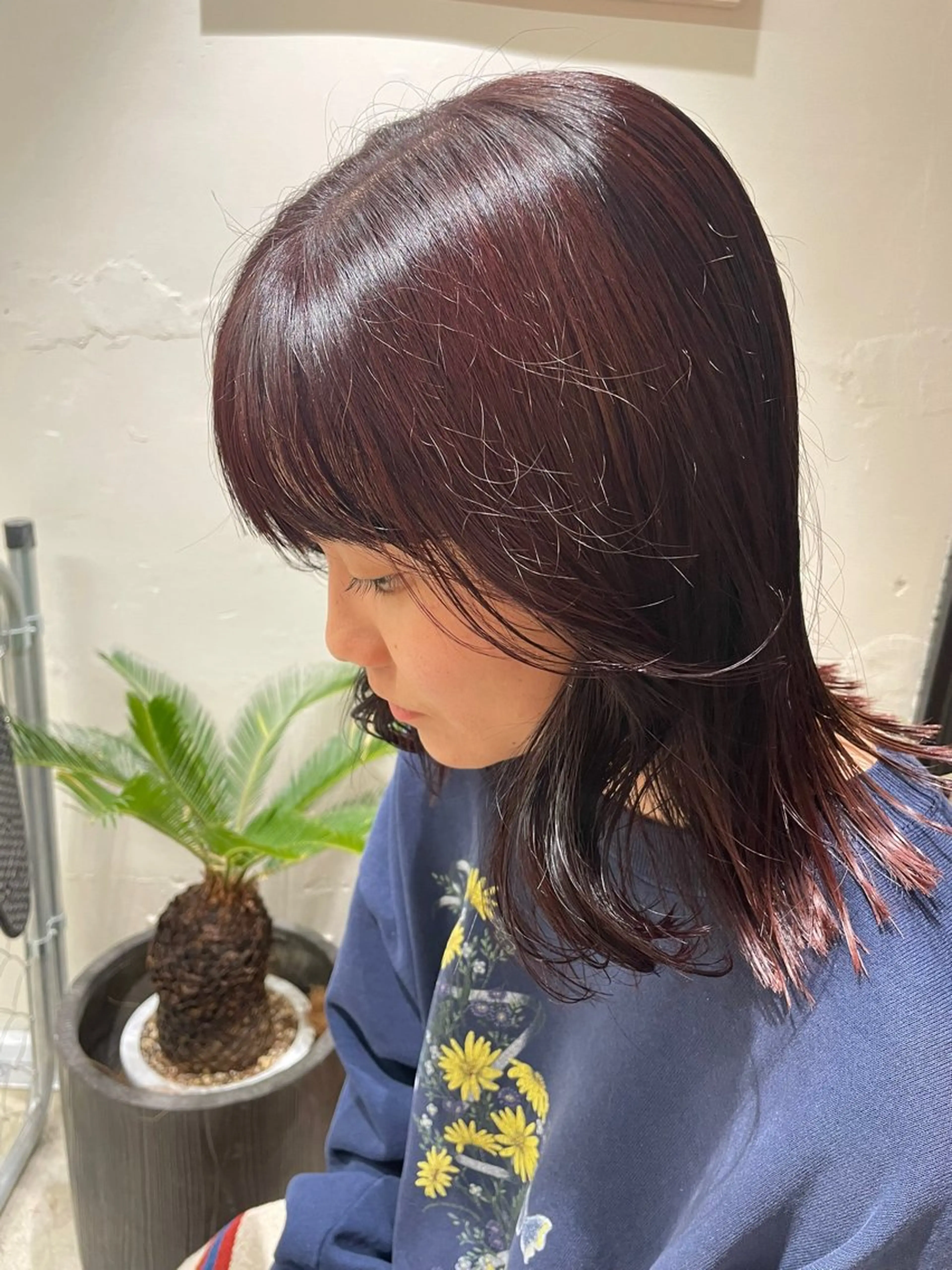 ミディアム カット ヘアカラー 飯島朋香 オリーブベージュ🌿のヘアスタイル