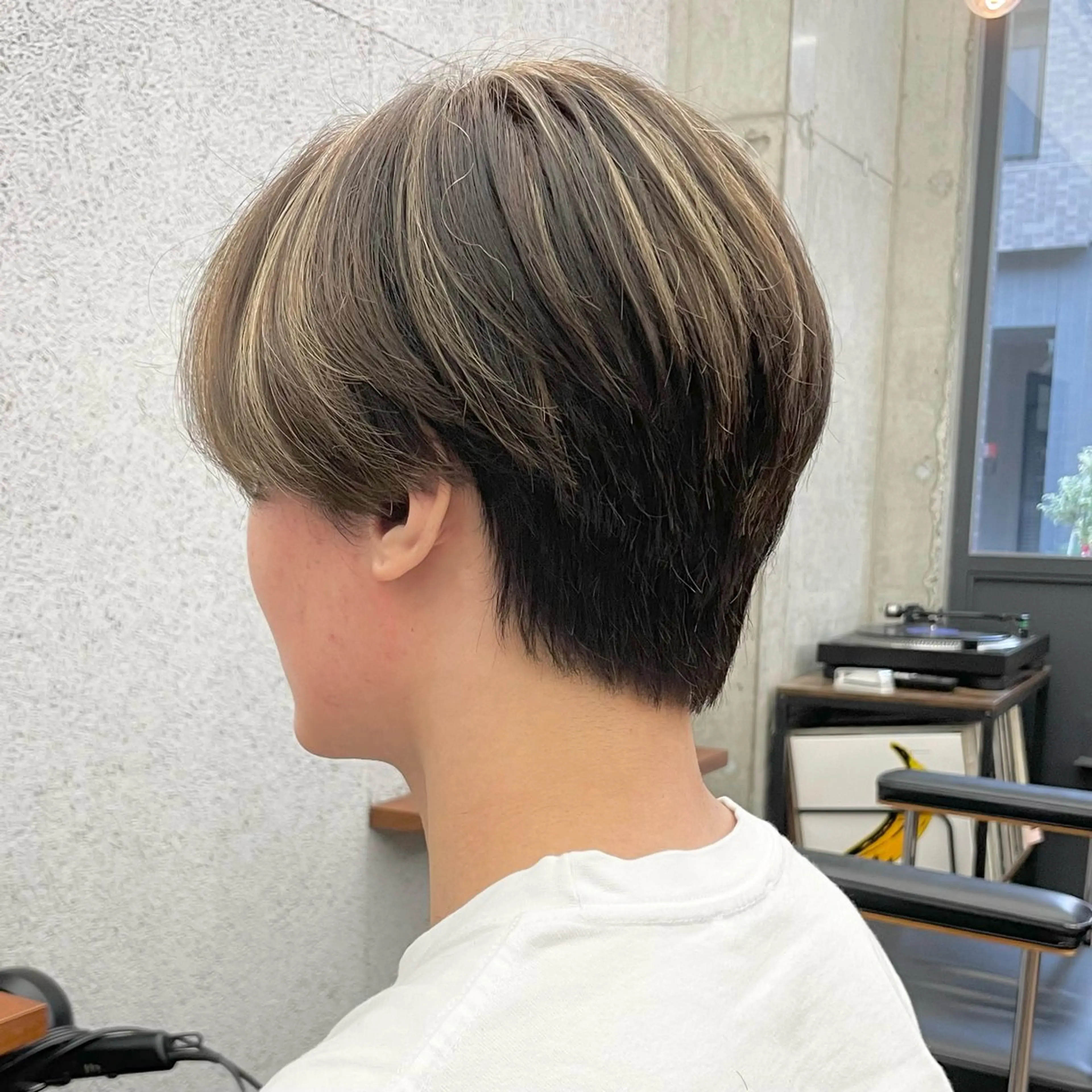 ショート カラー メンズ メンズブリーチ メンズハイライト ハンサムショート ベージュカラー ブリーチ カット ヘアカラー ヘアセット ✂︎ウルフ・ショート ✂︎MIKUNIのヘアスタイル