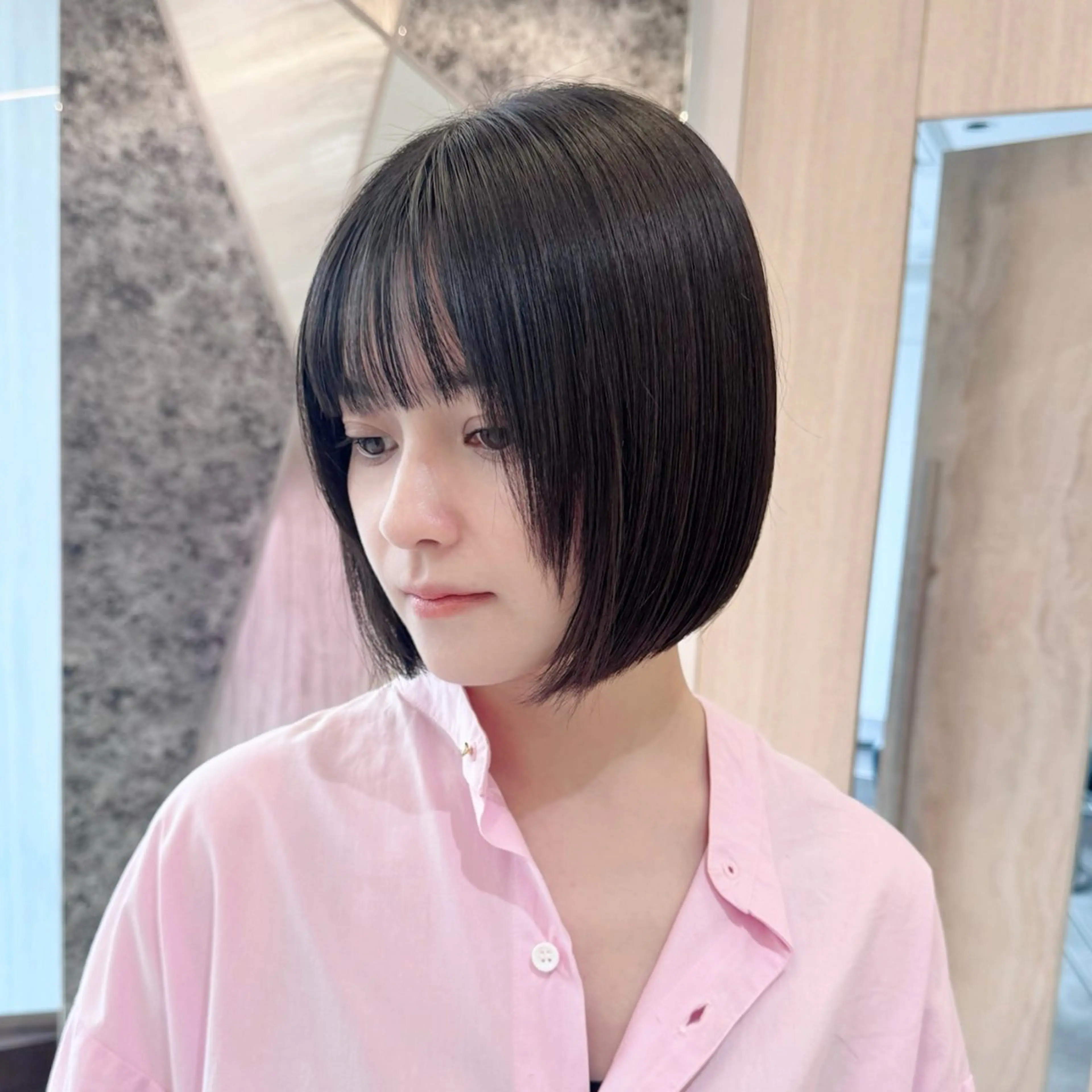 ミディアム カット ヘアカラー foto所属・𝐁𝐋𝐔𝐄𝐓 /代表 / 荒井史行のヘアスタイル