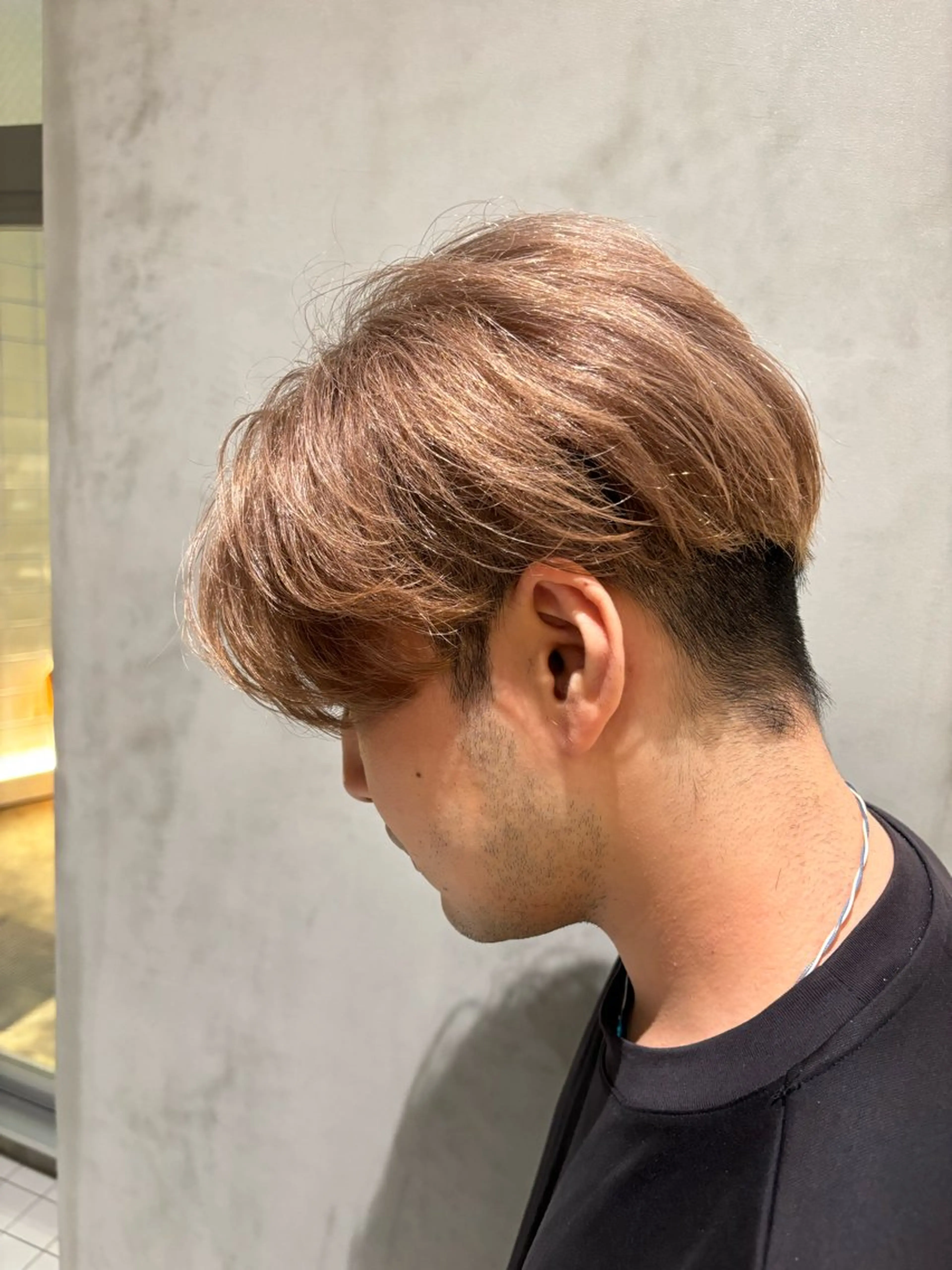 ショート カラー メンズ メンズブリーチ ベージュカラー ブリーチ 髪質改善ブリーチ 森崎雄斗のヘアスタイル