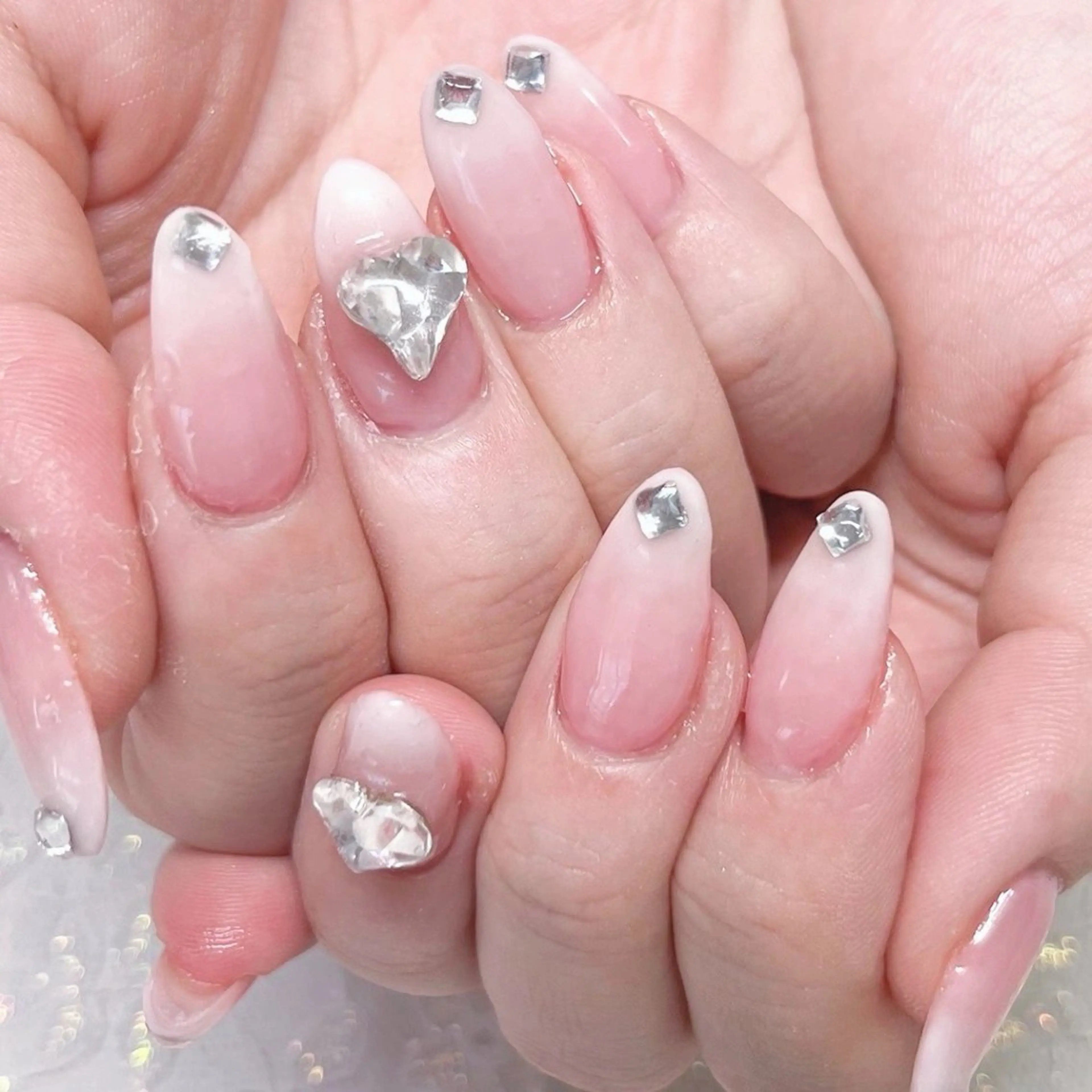 ネイル ハート 韓国ネイル シンプルネイル ストーンネイル ホワイト ハンドネイル Nail lieNのネイルデザイン