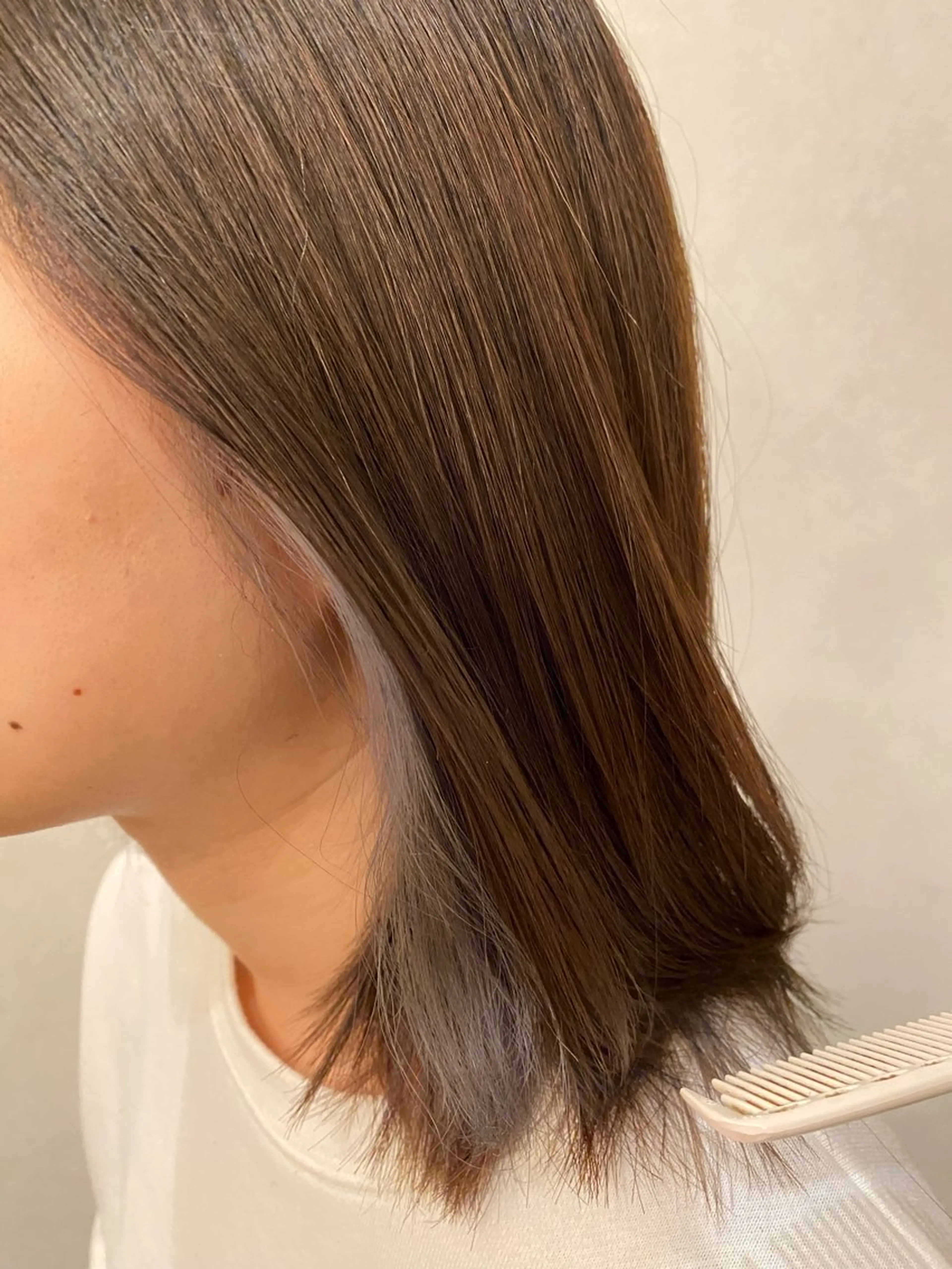 カラー シルバー 岡田 真弥のヘアスタイル