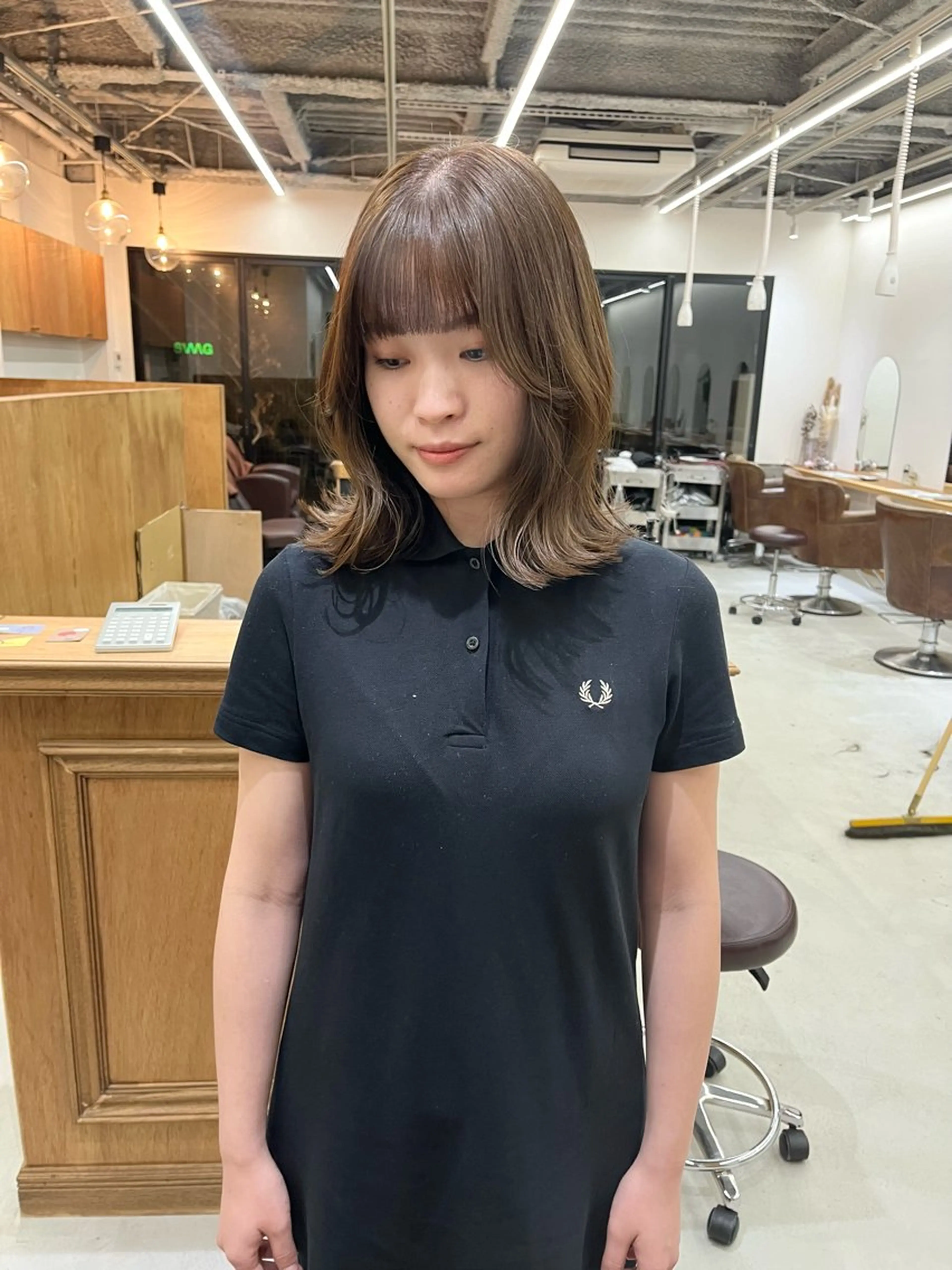 ミディアム カラー ヘアアレンジ ベージュカラー ブリーチ ダブルカラー ブリーチなしカラー オリーブベージュ カット ヘアカラー トリートメント ena/ブリーチなし 暖色・ベージュ🎀のヘアスタイル