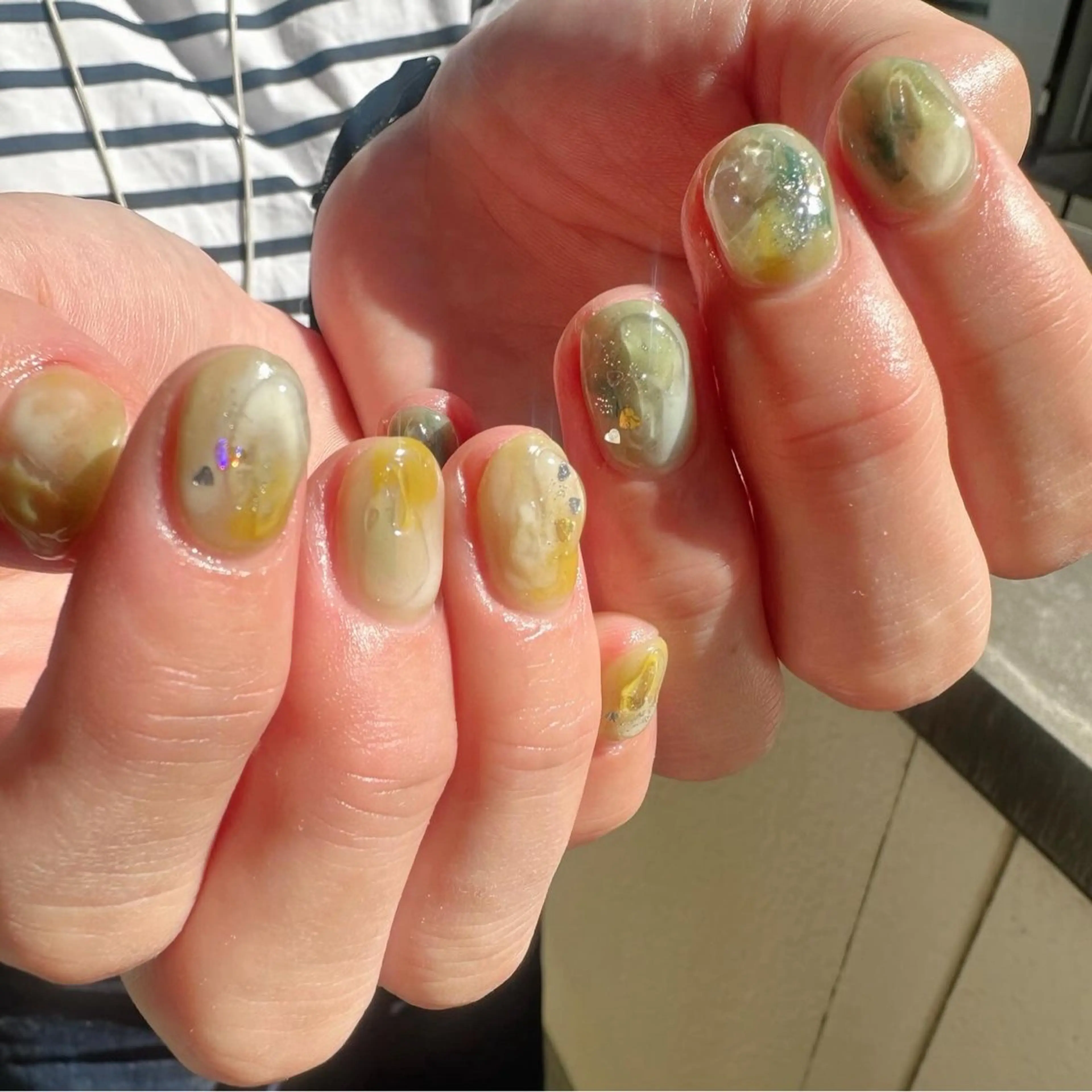 ネイル グリーン 氷ネイル・うるうるネイル 韓国ネイル ニュアンスネイル 春ネイル 🪞KAPE NAIL 🪞のネイルデザイン