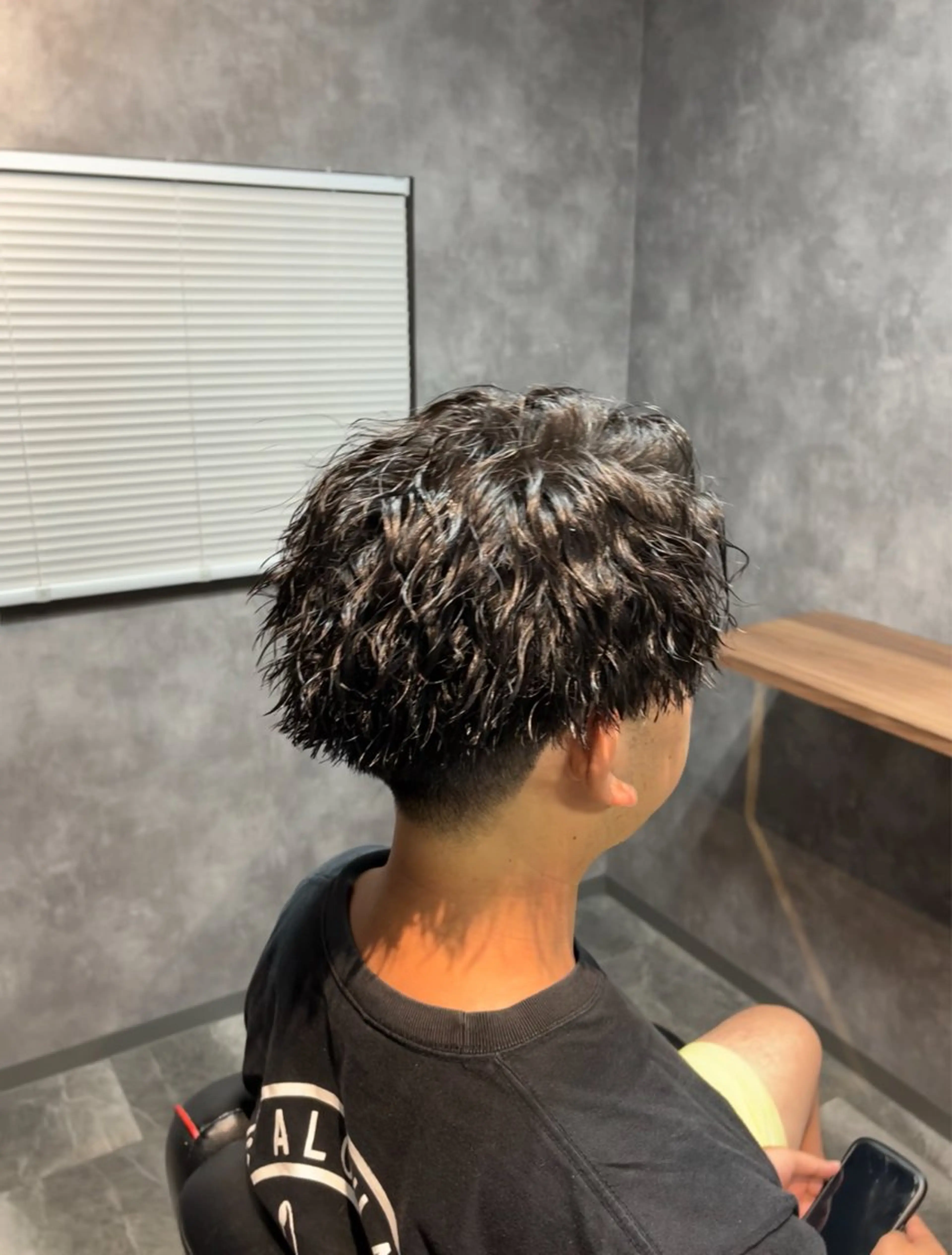 ショート パーマ SWELL-WHITE-所属・SWELL  高峰 将生  メンズ専門のヘアスタイル