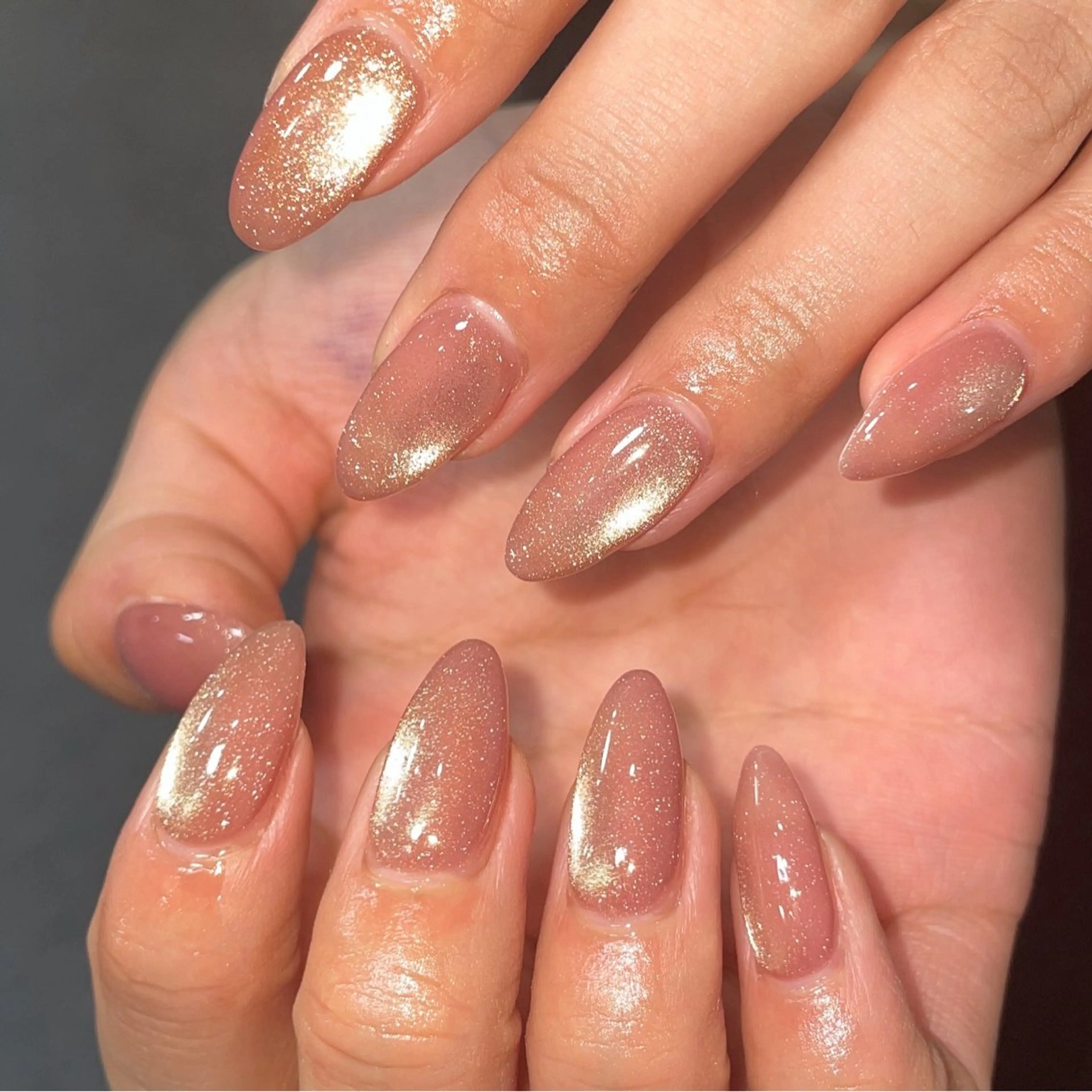 ネイル キラキラネイル マグネットネイル オフィスネイル シンプルネイル ハンドネイル ハンドケア 🎀NAIL🎀 AI🪄︎︎◝✩のネイルデザイン