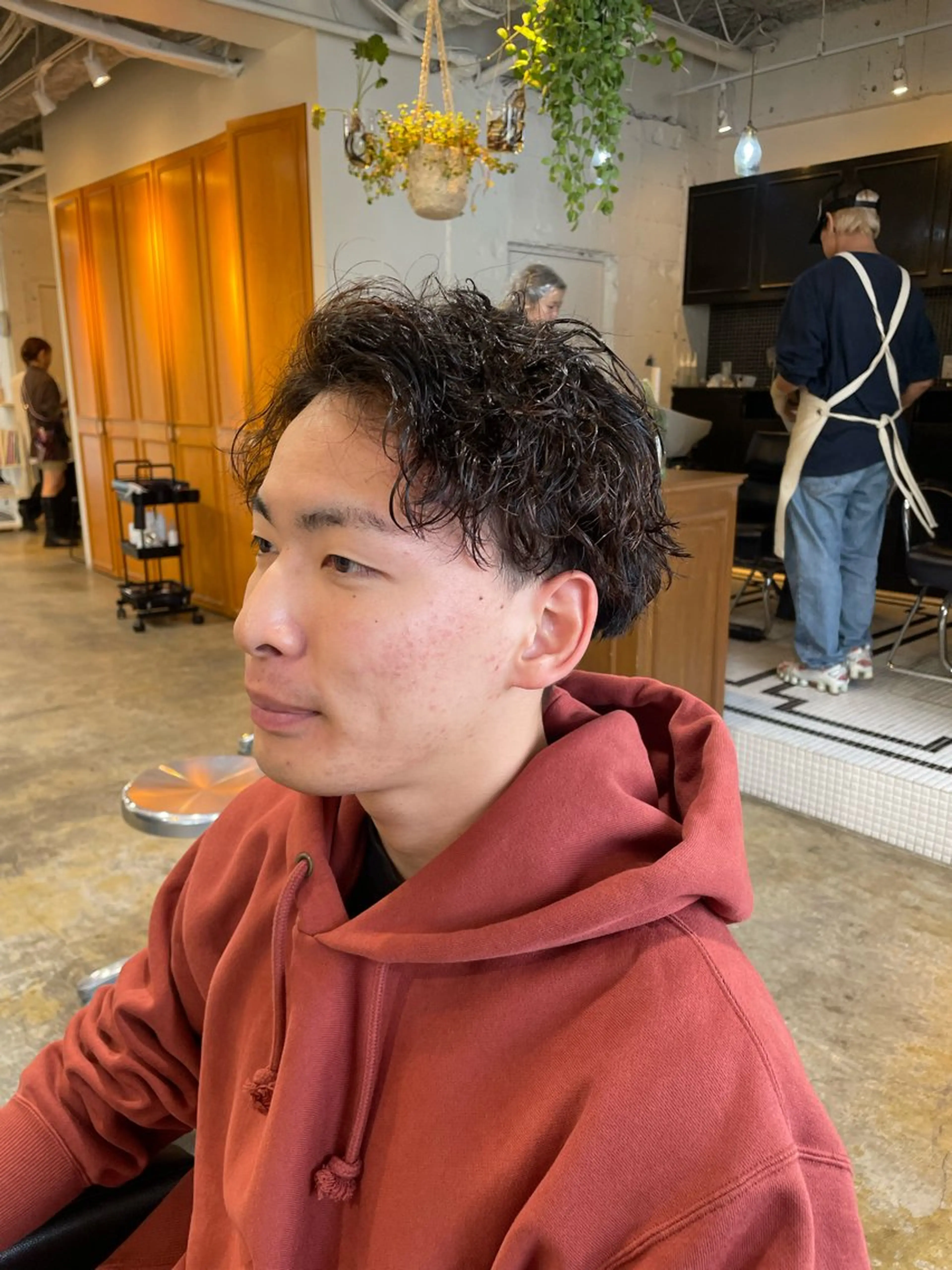 ミディアム パーマ メンズ RIN／韓国ヘア レイヤーカットのヘアスタイル