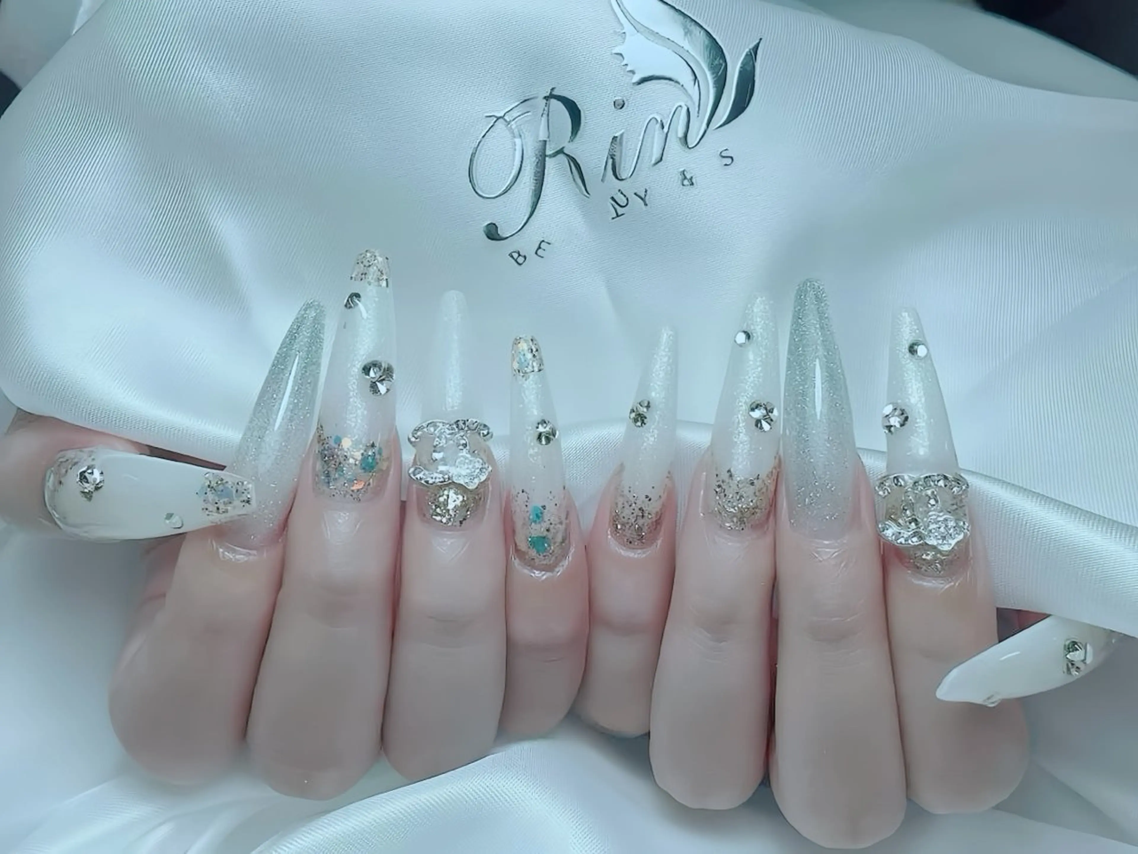 ネイル チークネイル フラッシュネイル フラワーネイル フットネイル ジェルネイル ハンドネイル Rin Nail 新大久保店のネイルデザイン
