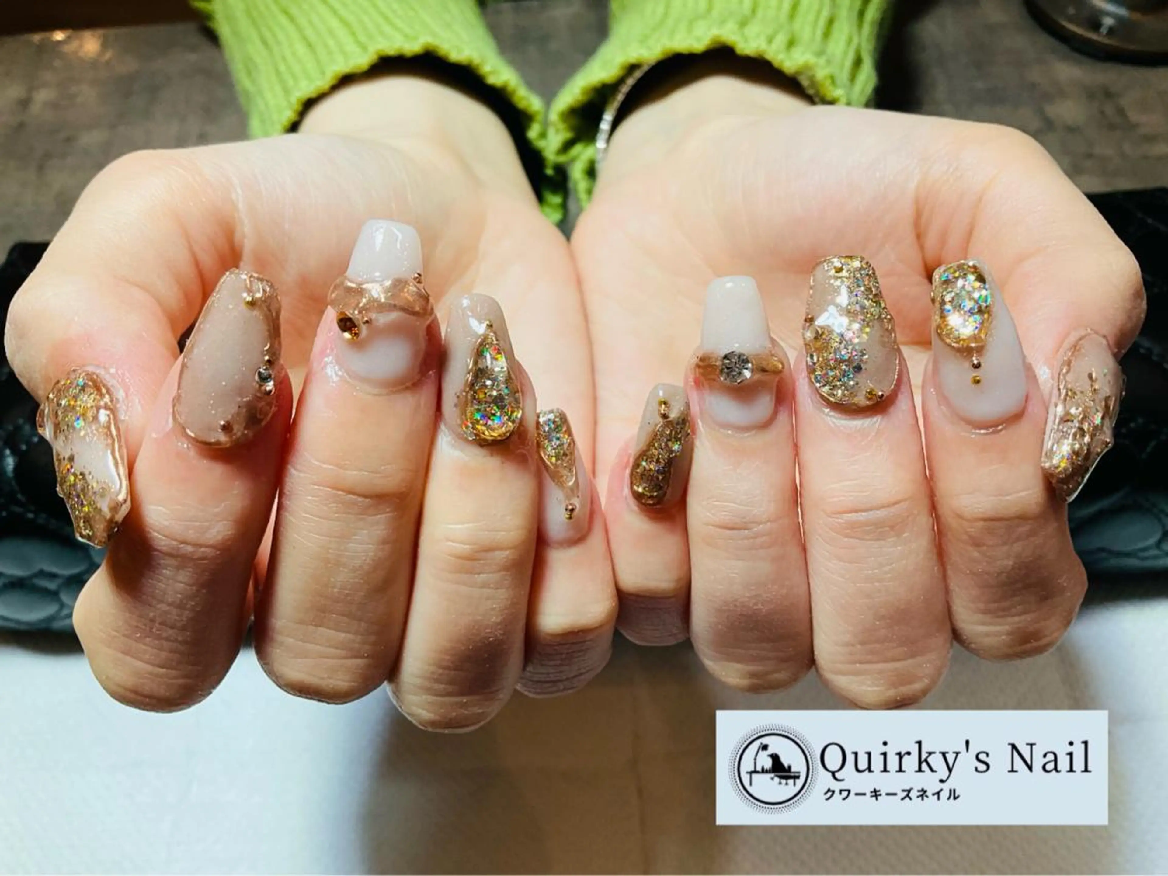ネイル アートネイル ブラウン ジェルネイル ゴールド グラデーション Quirky's Nail【栄店】のネイルデザイン