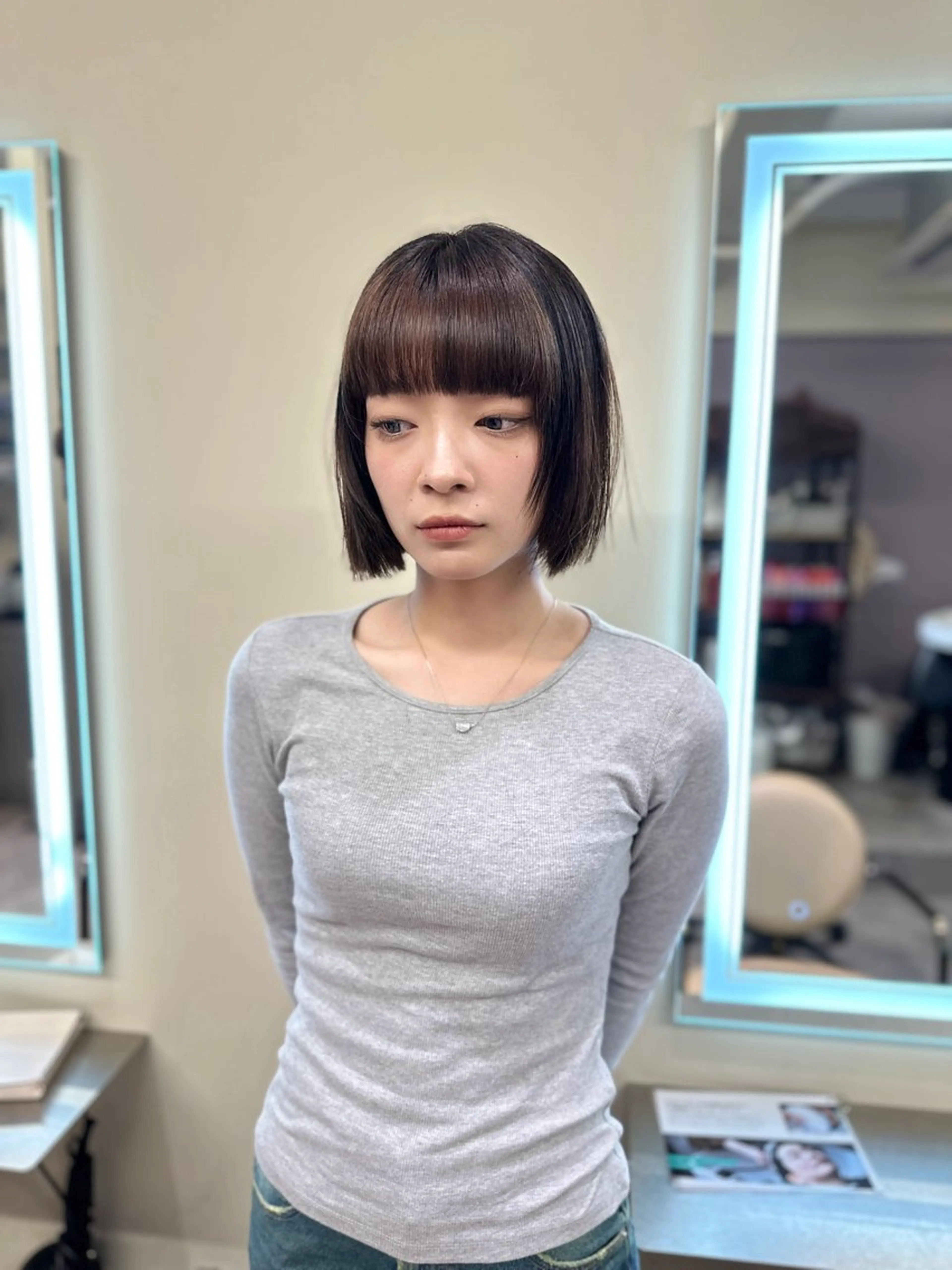 ショート カラー アディクシーカラー バレイヤージュ ブリーチ デザインカラー ダブルカラー カット ヘアカラー トリートメント レイヤーカット nude ヘア大和のヘアスタイル