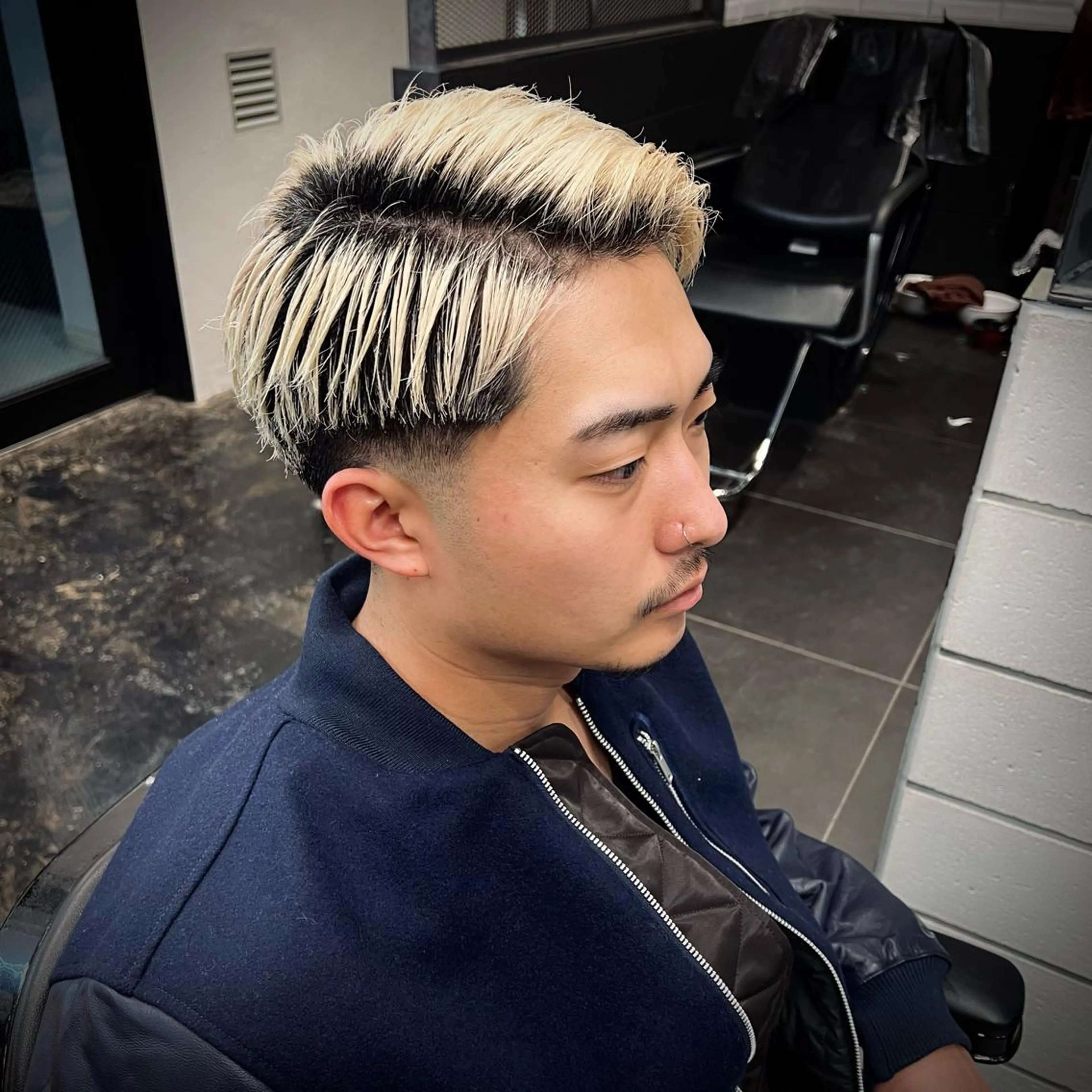 メンズ メンズブリーチ 七三 カット ヘアカラー トリートメント メンズ特化/パーマ/ ハイライト/竜成のヘアスタイル