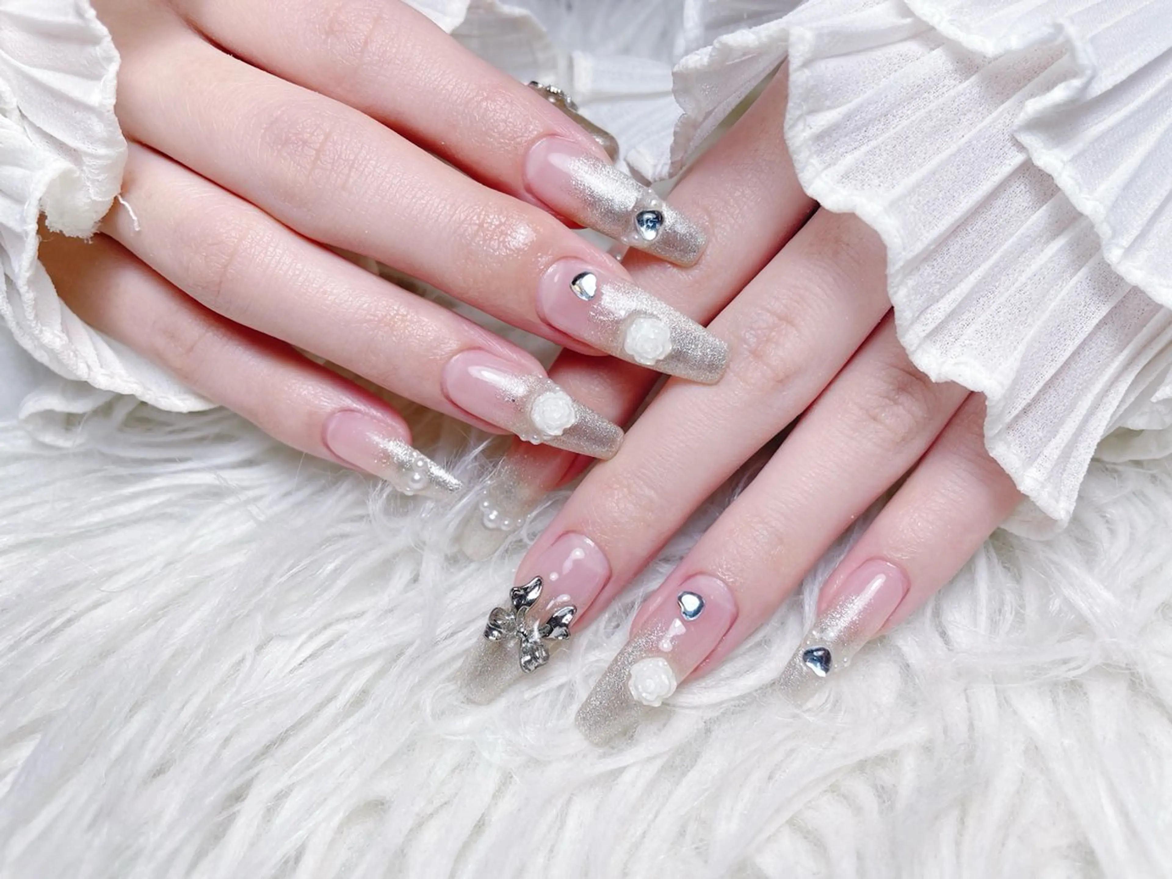ネイル チークネイル 長さ出し フラワーネイル フレンチネイル ガーリー ハンドネイル NEW NAIL所属・NEW NAIL 池袋のネイルデザイン