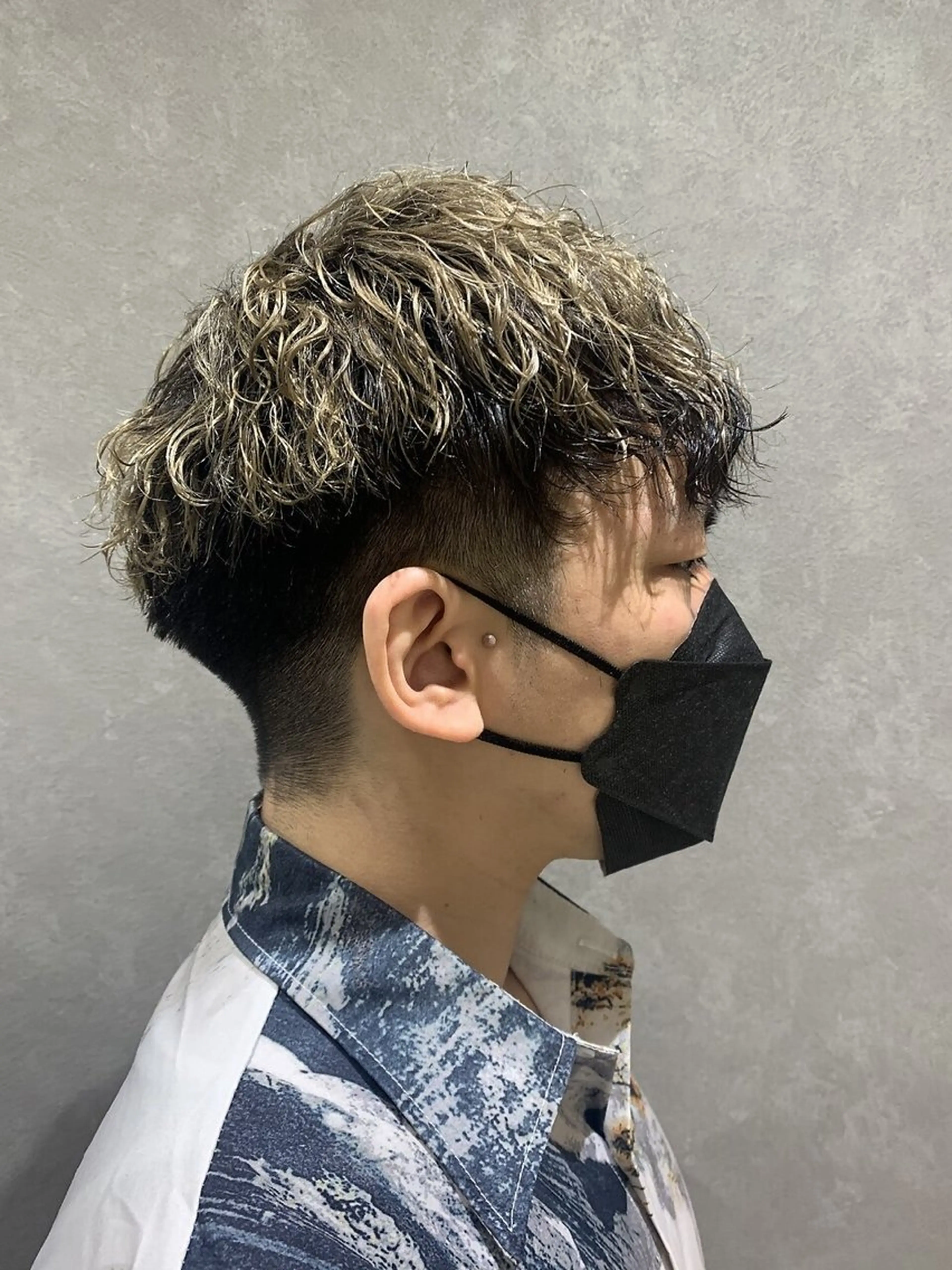 ショート カラー パーマ メンズ カット パーマ 森岡 陸のヘアスタイル