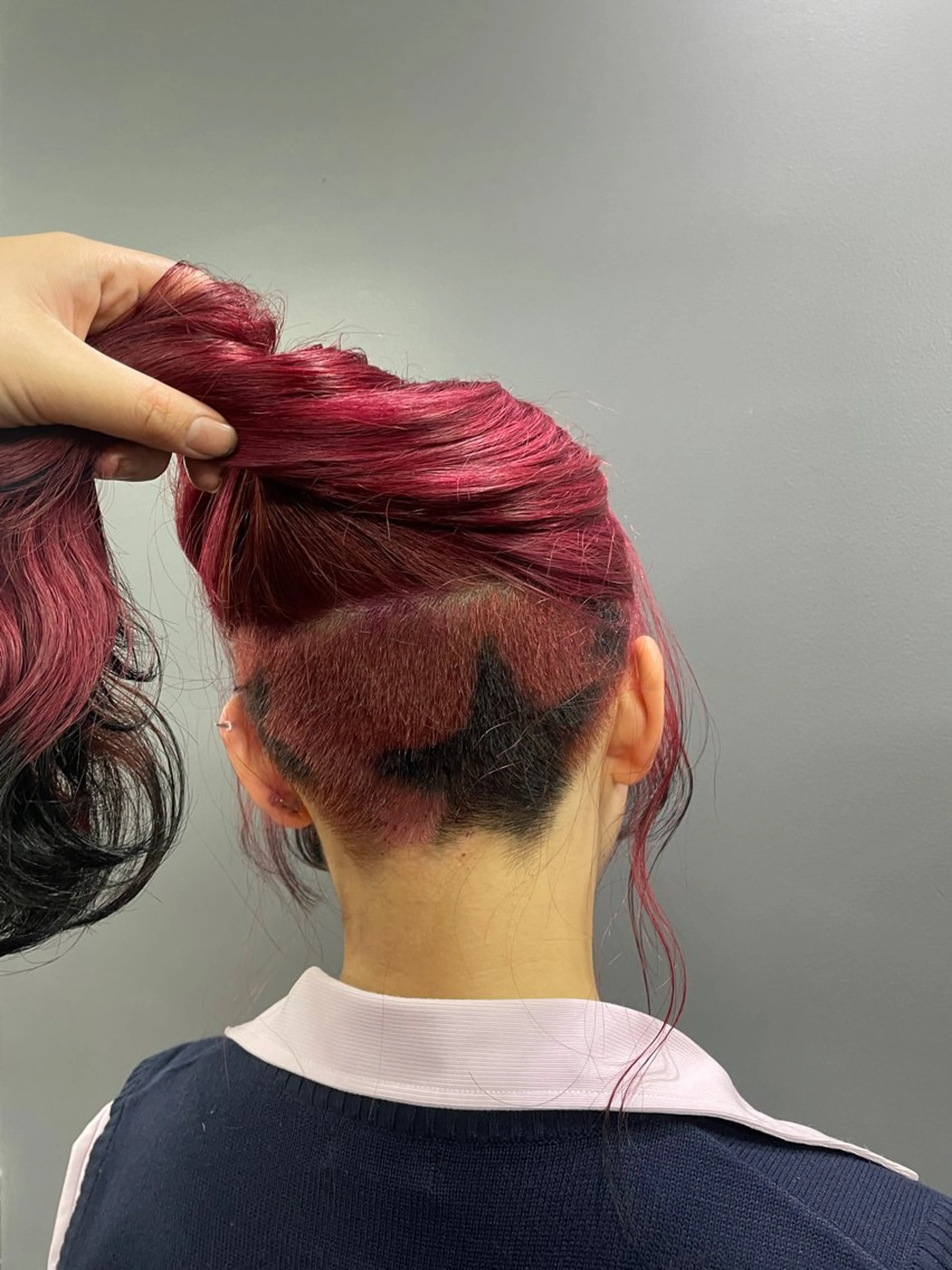 セミロング カラー デザインカラー レッドカラー chloe 【クロエ】のヘアスタイル