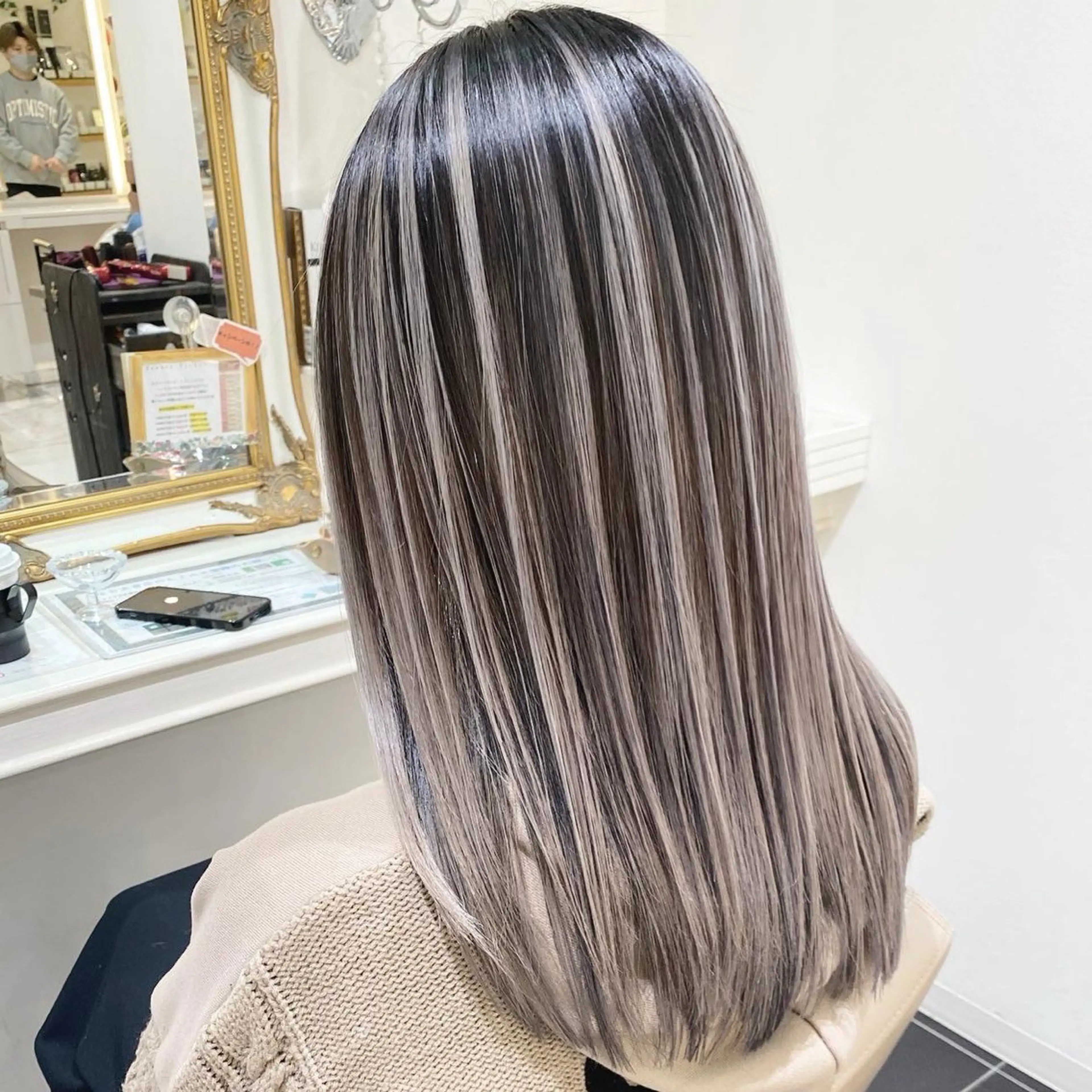 セミロング カラー ベージュカラー グレージュ ハイライトカラー ミルクティーベージュ 外国人風カラー ヘアカラー 澤田 隆誠のヘアスタイル
