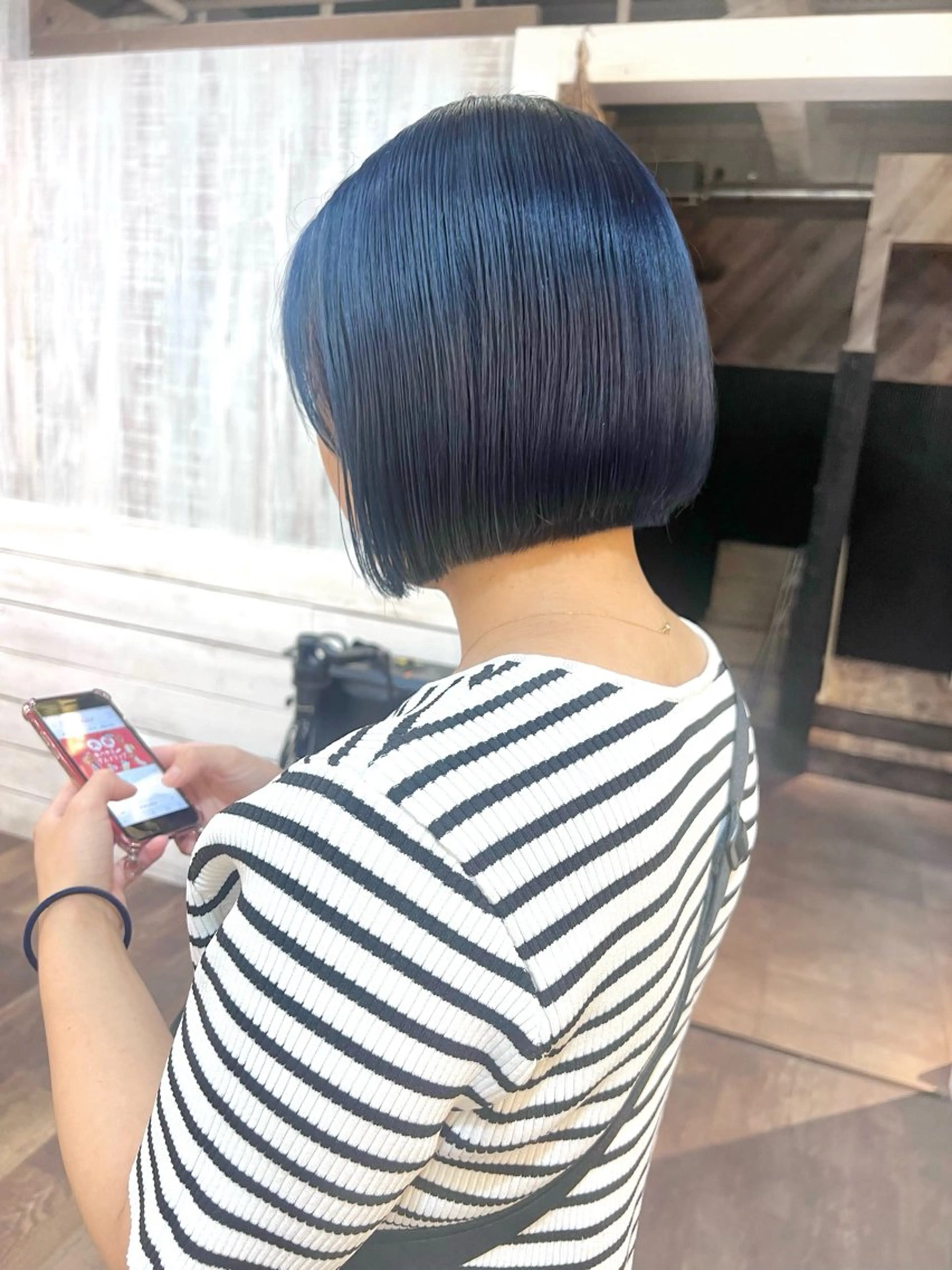 ショート カラー ブリーチ ネイビーカラー ヘアカラー トリートメント ヘッドスパ カラー✖️髪質改善 Miiのヘアスタイル