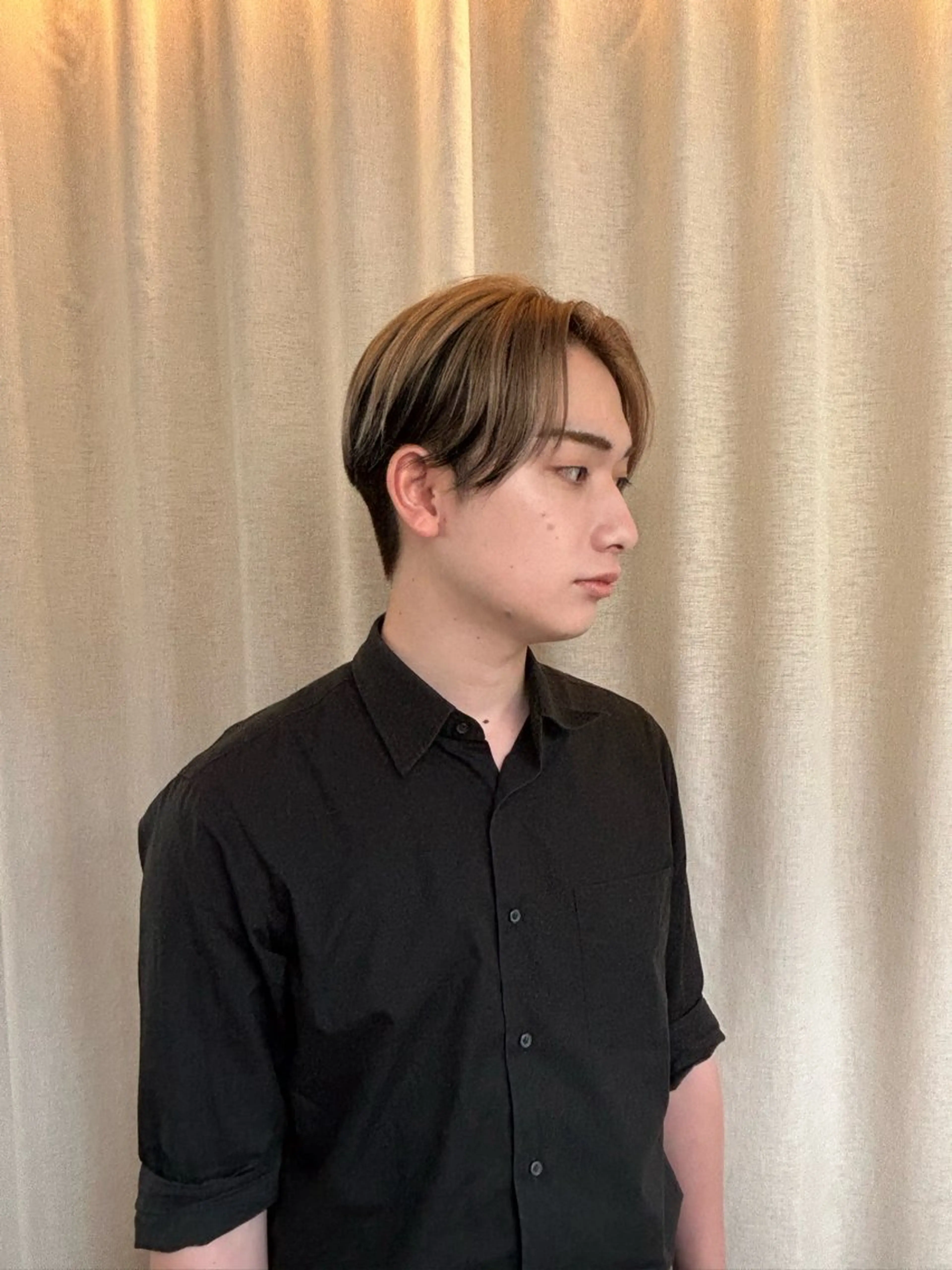 カラー メンズ pele 梅田所属・PELEハイトーン shinobuのヘアスタイル