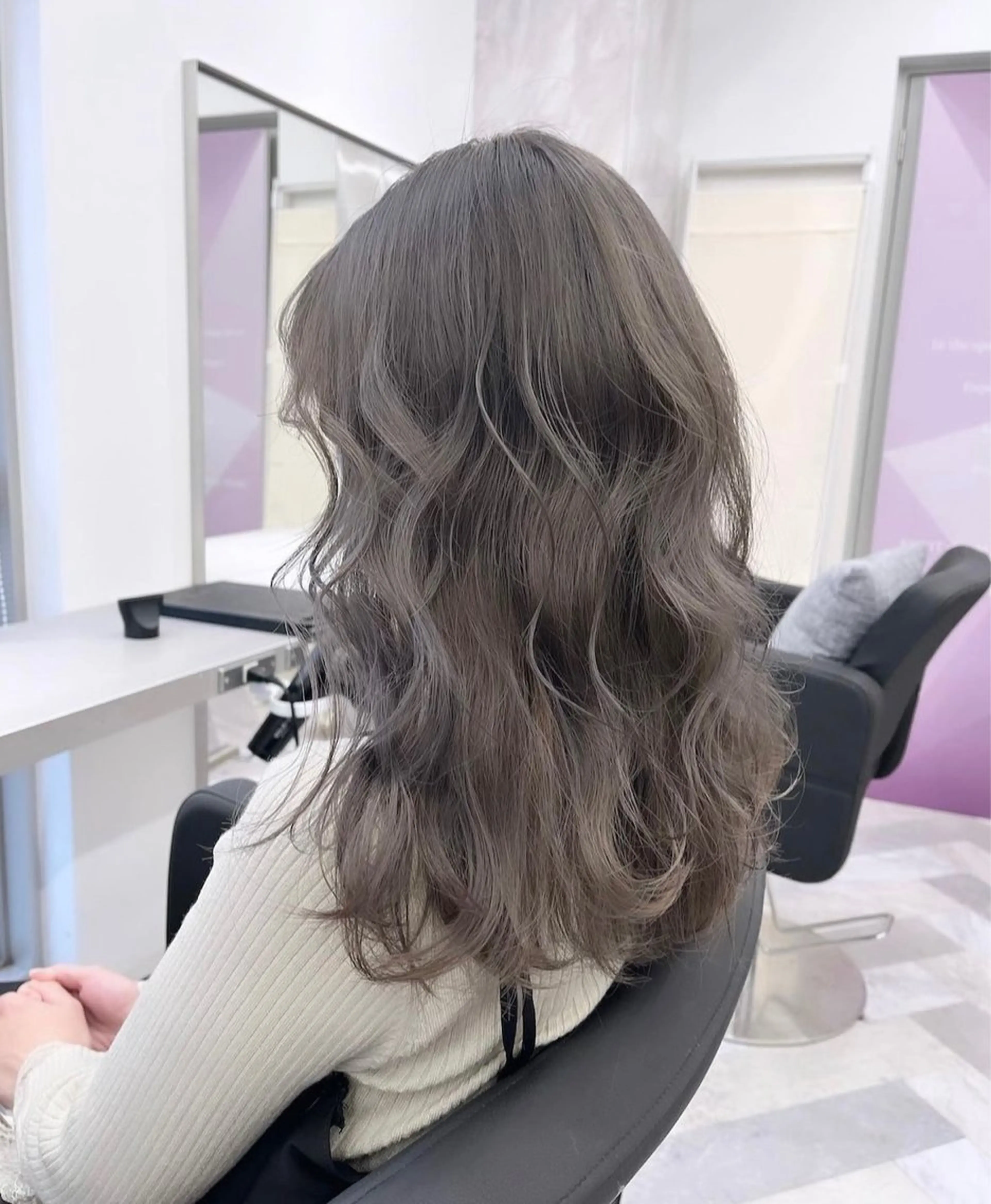 セミロング karin💋海外風 ハイトーン/レイヤーのヘアスタイル