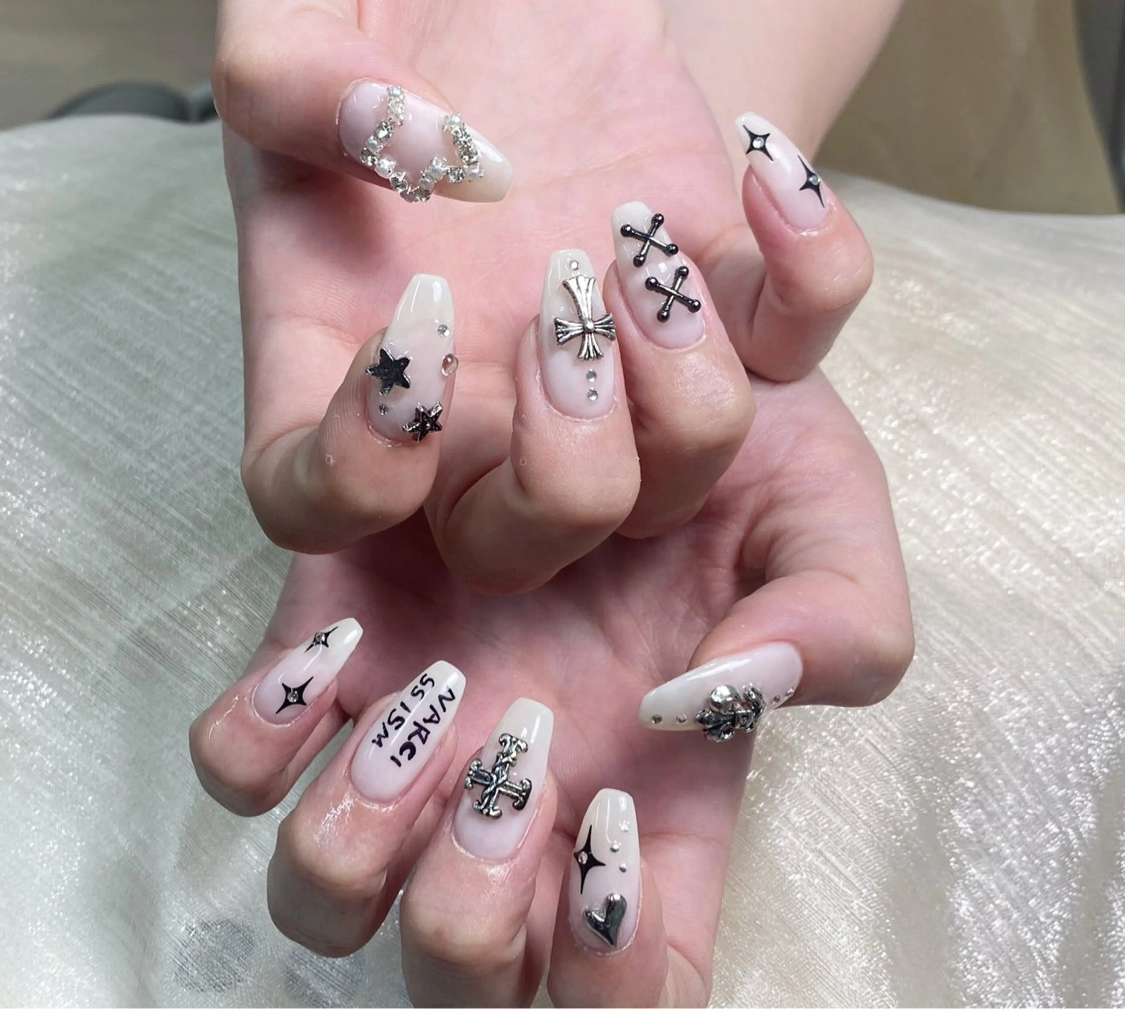 ネイル ハンドネイル ToliyDeliy Keilyのネイルデザイン