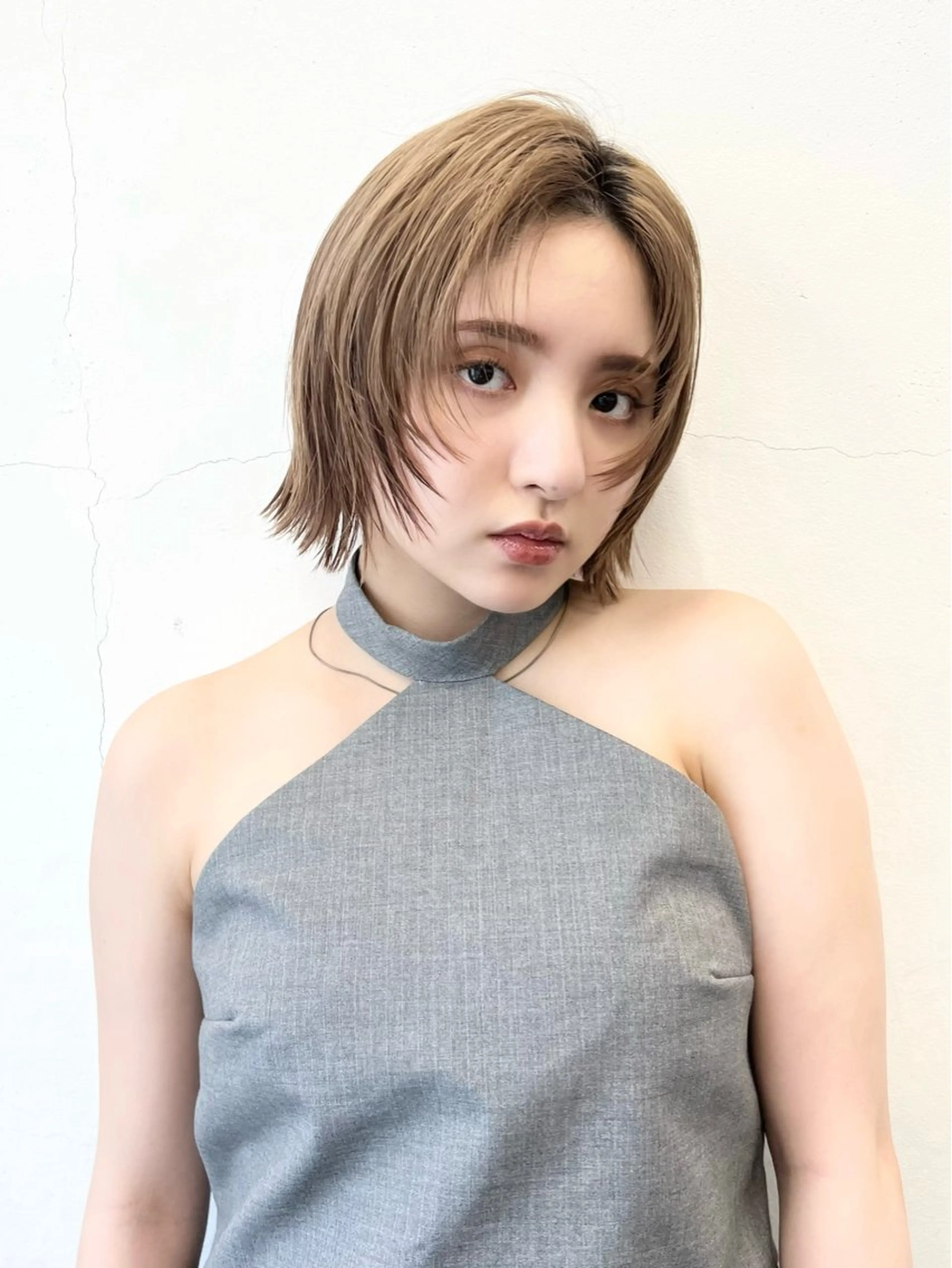 ショート カラー アッシュ ベージュカラー ブリーチ ケアブリーチ ダブルカラー ヘアカラー トリートメント HARU//原宿🤍 リピート率NO.1のヘアスタイル