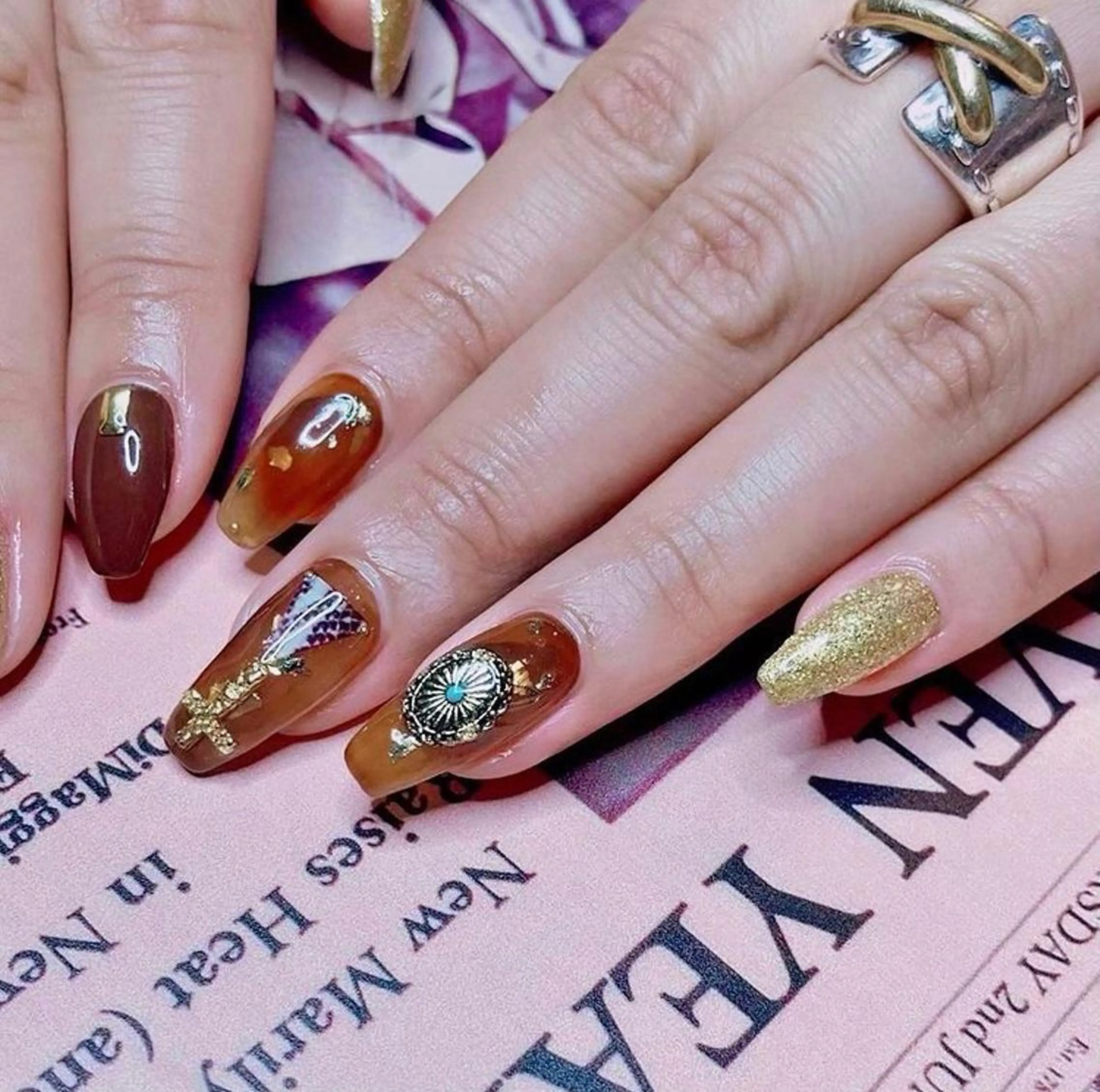 ネイル NOIROUGE所属・NOI ROUGEのネイルデザイン