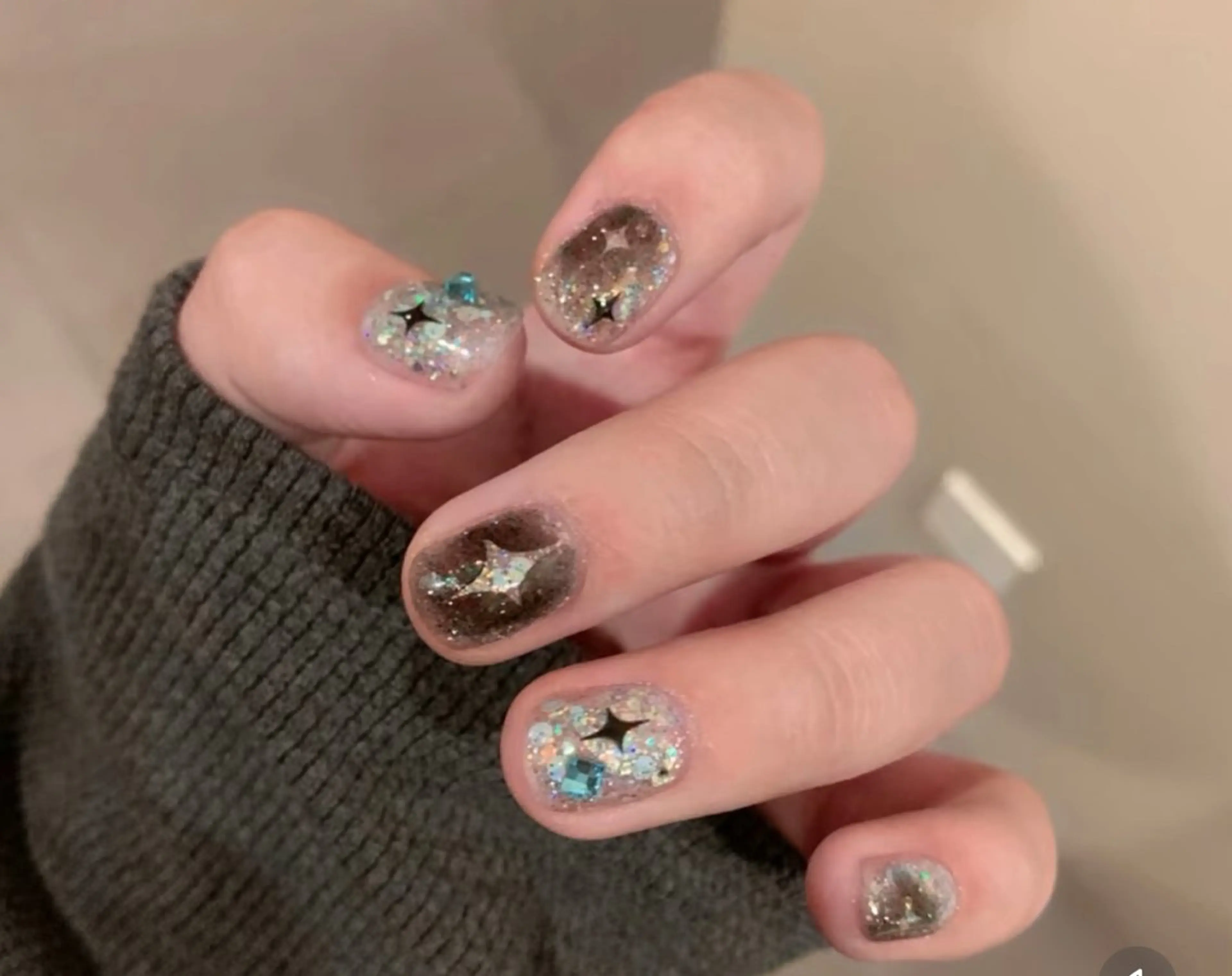 ネイル アートネイル ジェルネイル グラデーション キラキラネイル ラメ(グリッター) ハンドネイル MIYUKI Salonのネイルデザイン